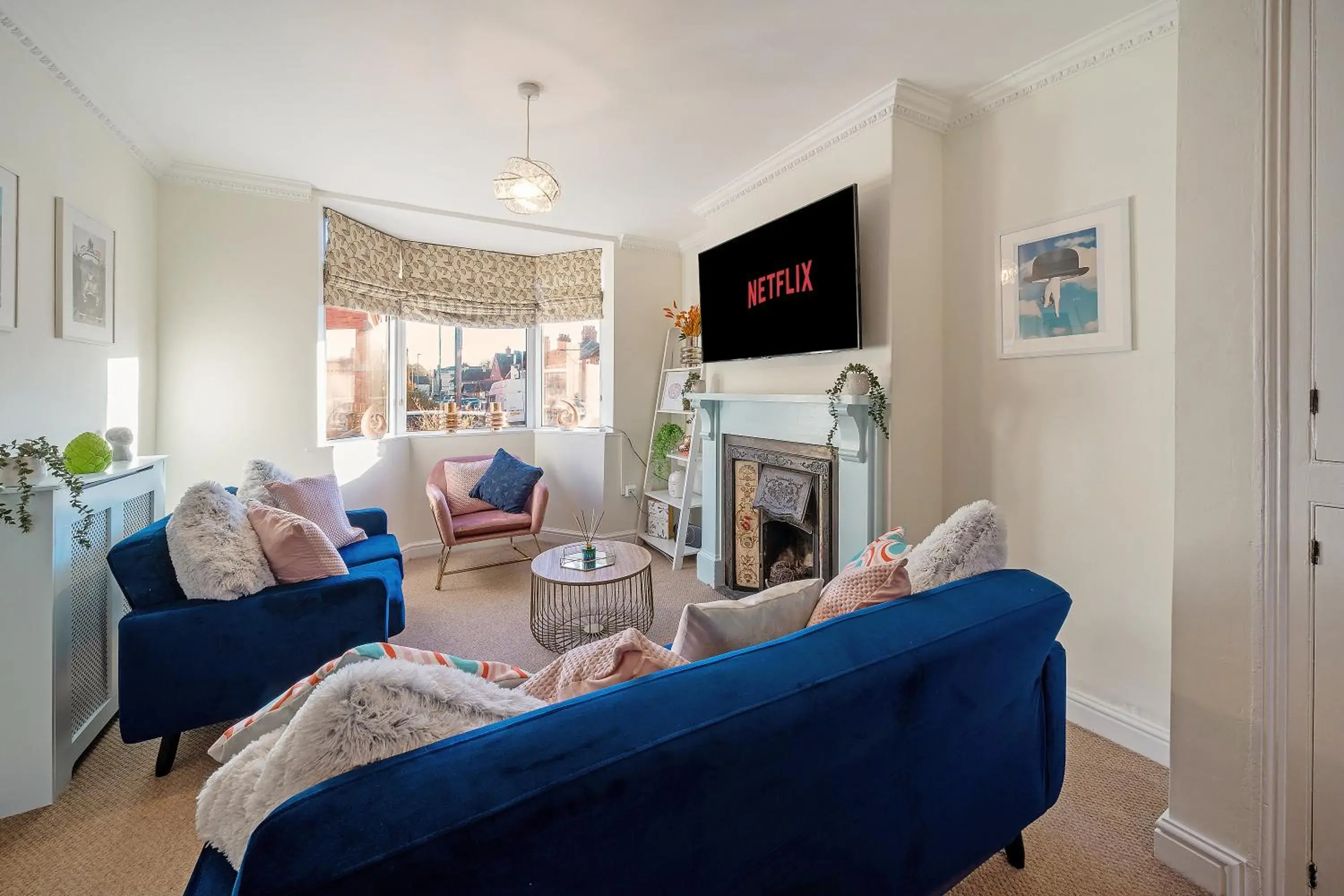 Cotswolds - 3 bed house, with Garden, WiFi - Esho Stays Cotswolds - 3 bed house, with Garden, WiFi - Esho Stays