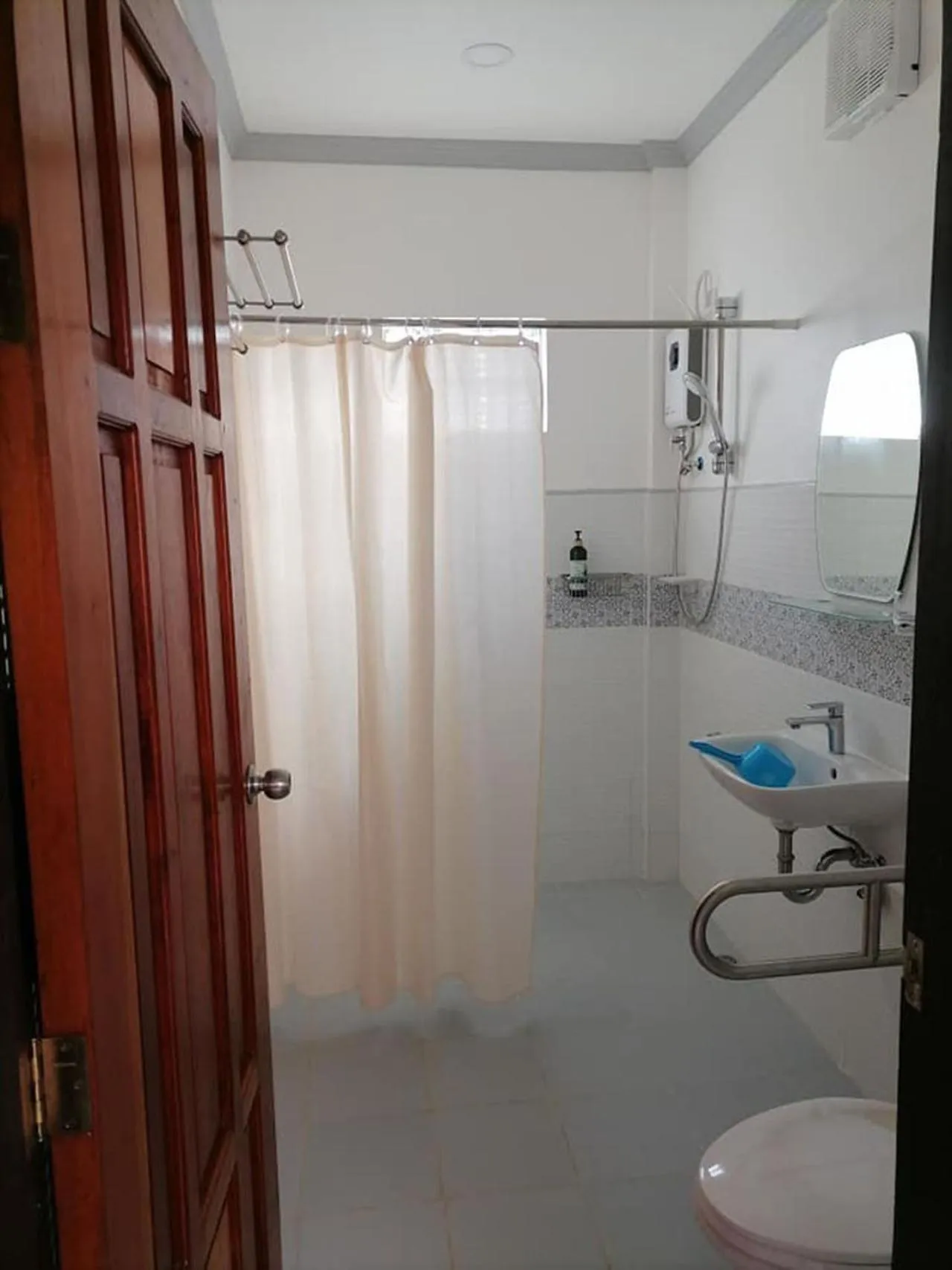 Bathroom in La Bella Swiss Inn