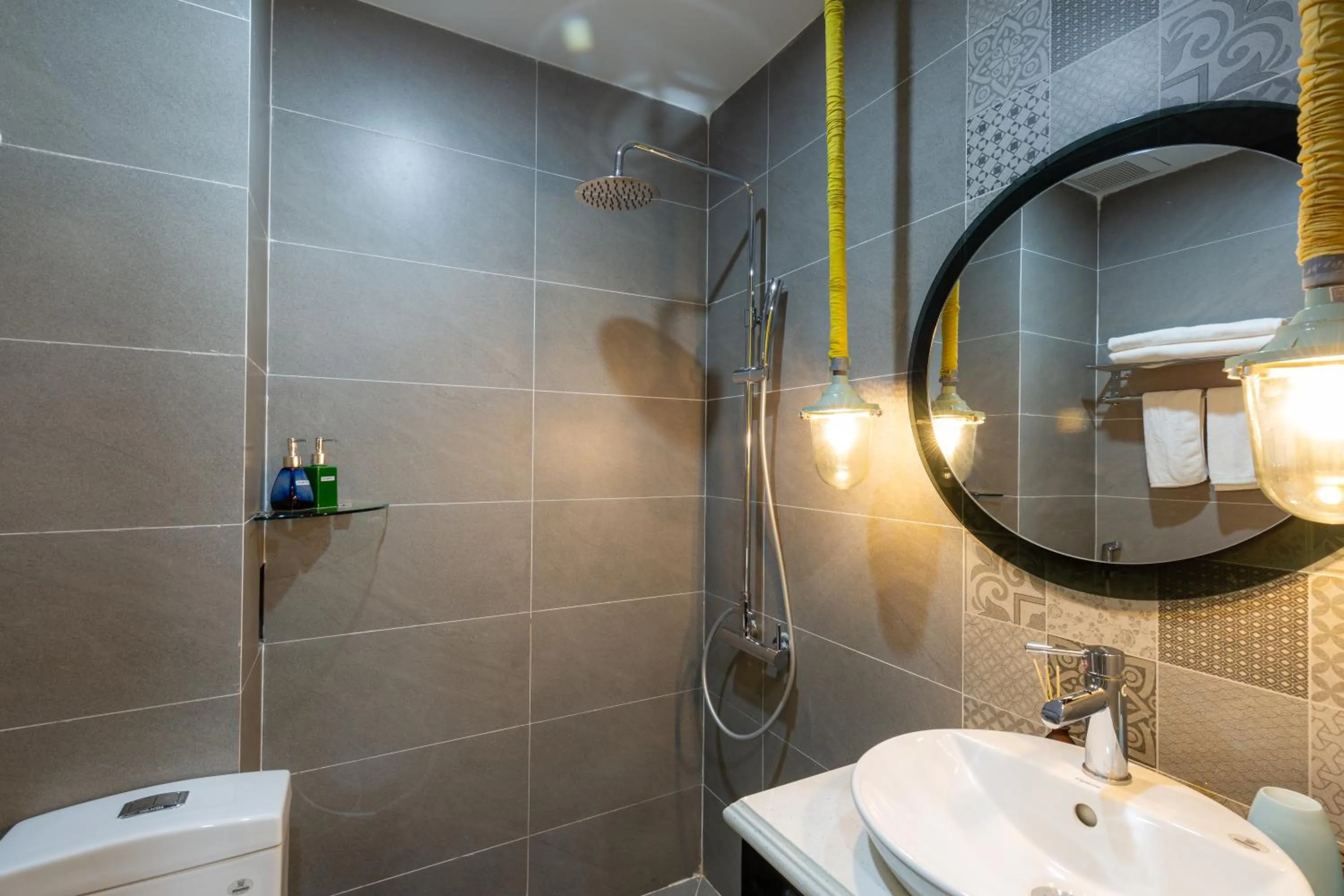 Shower in THE 1903 Sapa