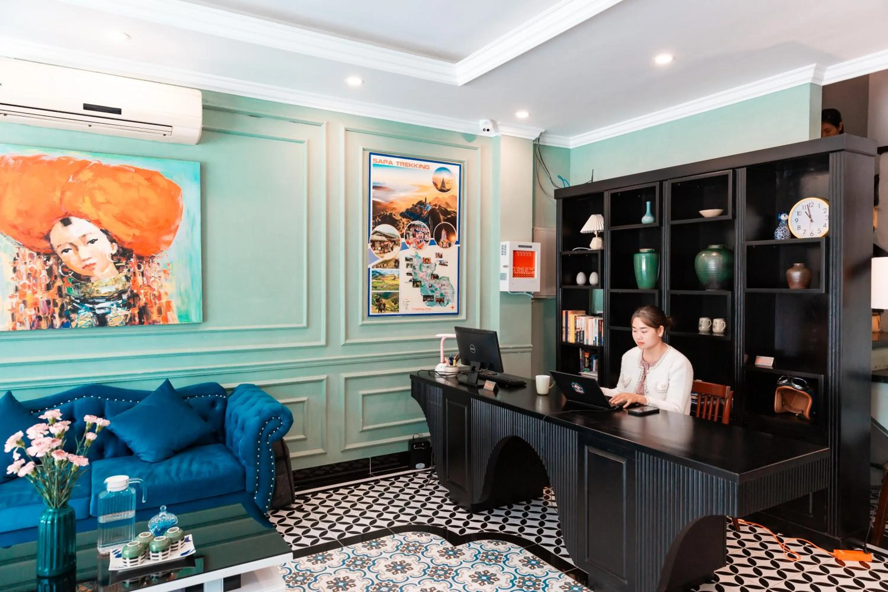 Staff in THE 1903 Sapa