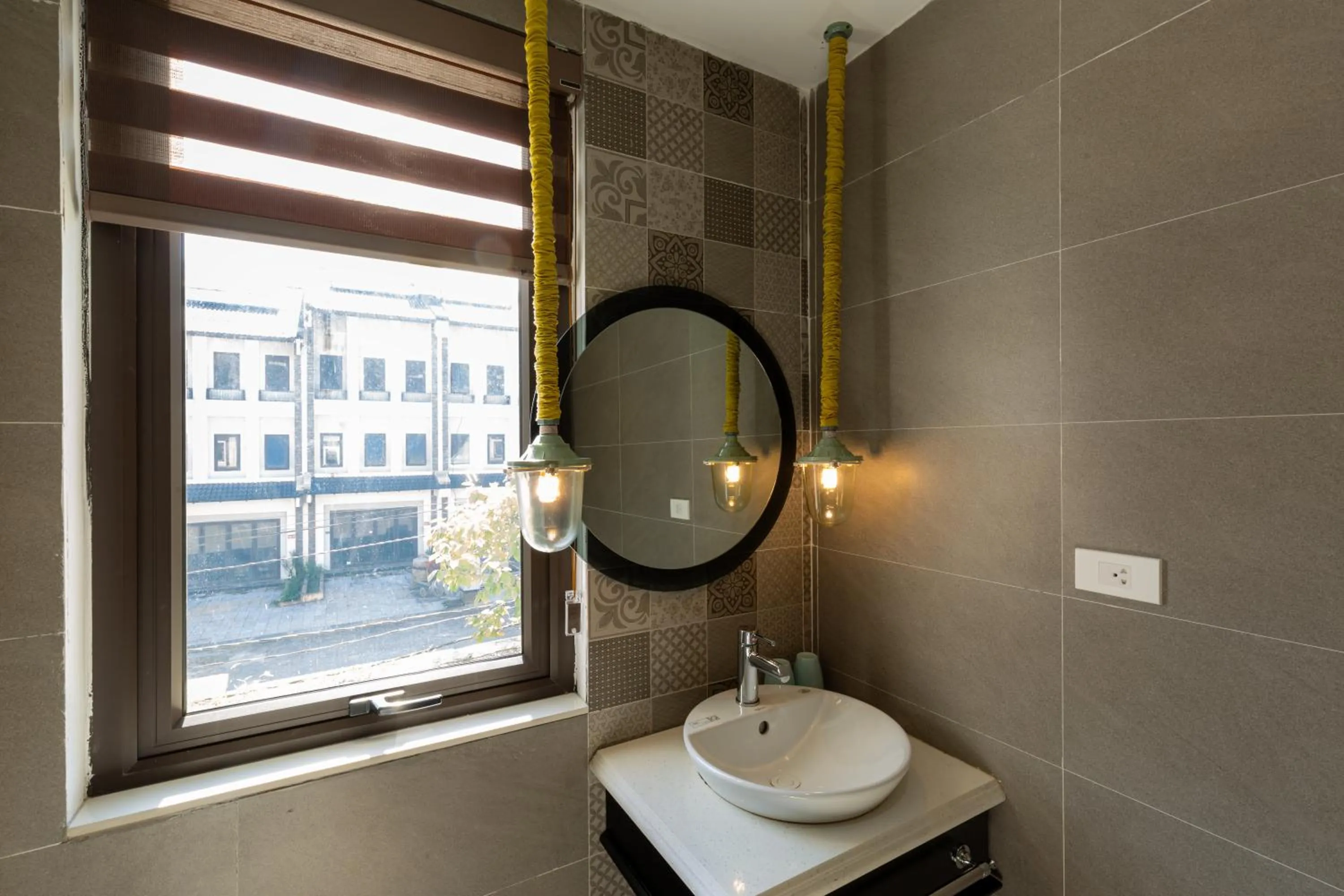 Shower in THE 1903 Sapa