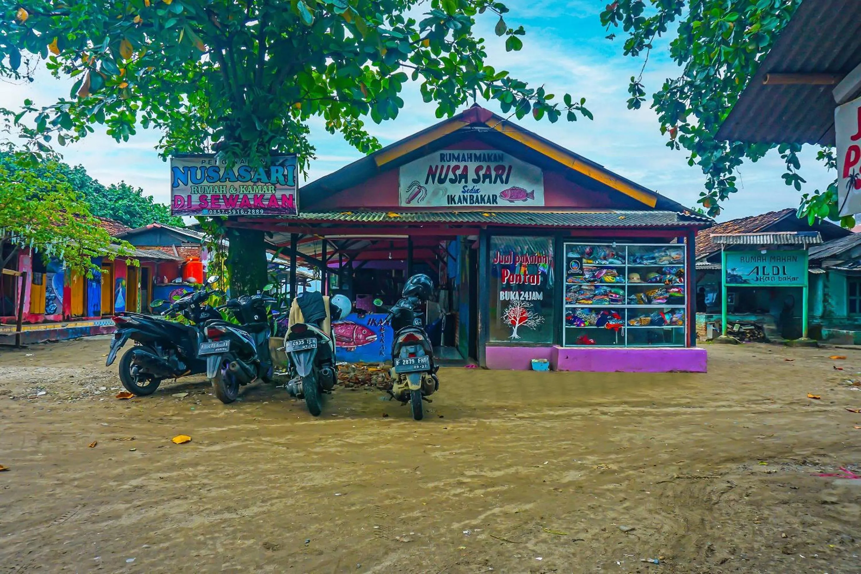 Facade/entrance in Hotel O Nusasari Guest House