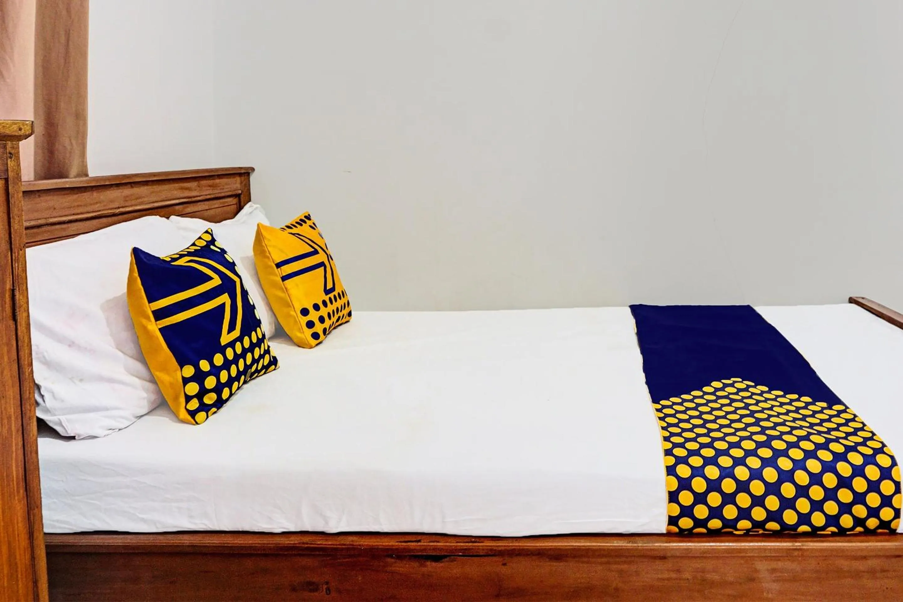 Bedroom, Bed in OYO 92183 Komang Resort Klayar