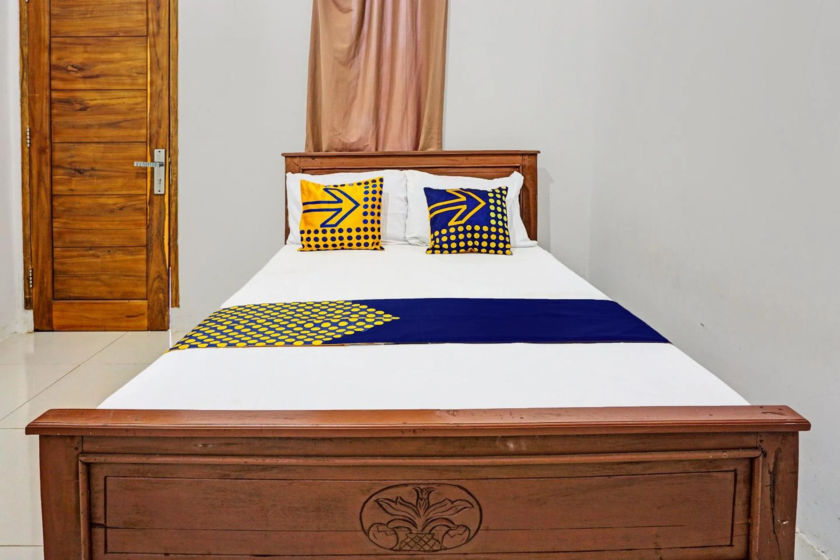 Bedroom, Bed in OYO 92183 Komang Resort Klayar