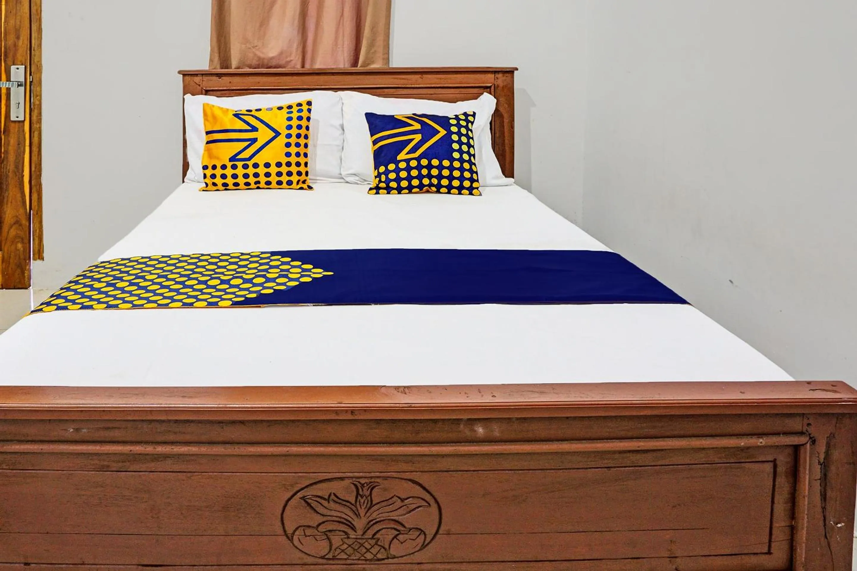 Bedroom, Bed in OYO 92183 Komang Resort Klayar