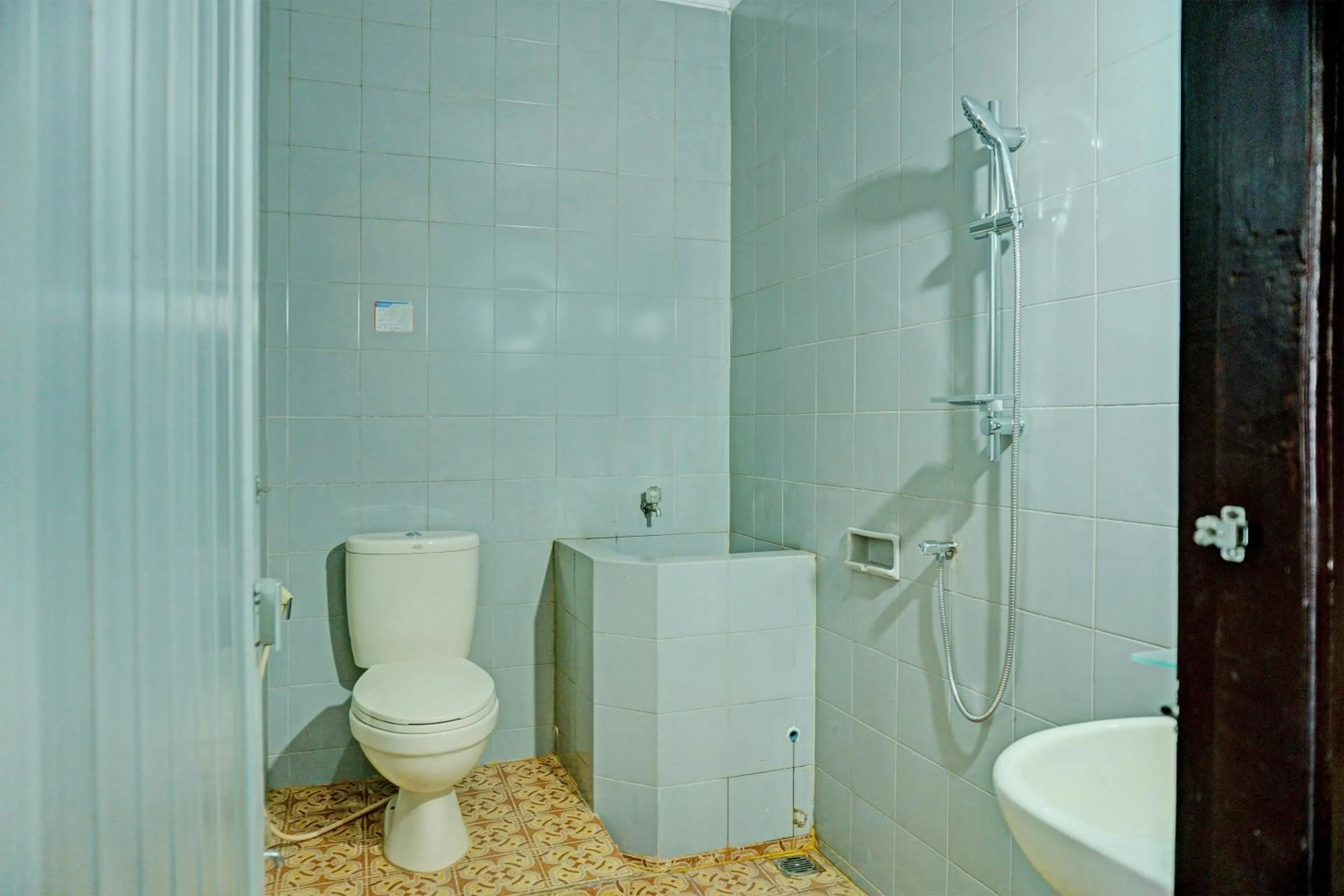Bathroom in Hotel O Wisma Inayah Syariah