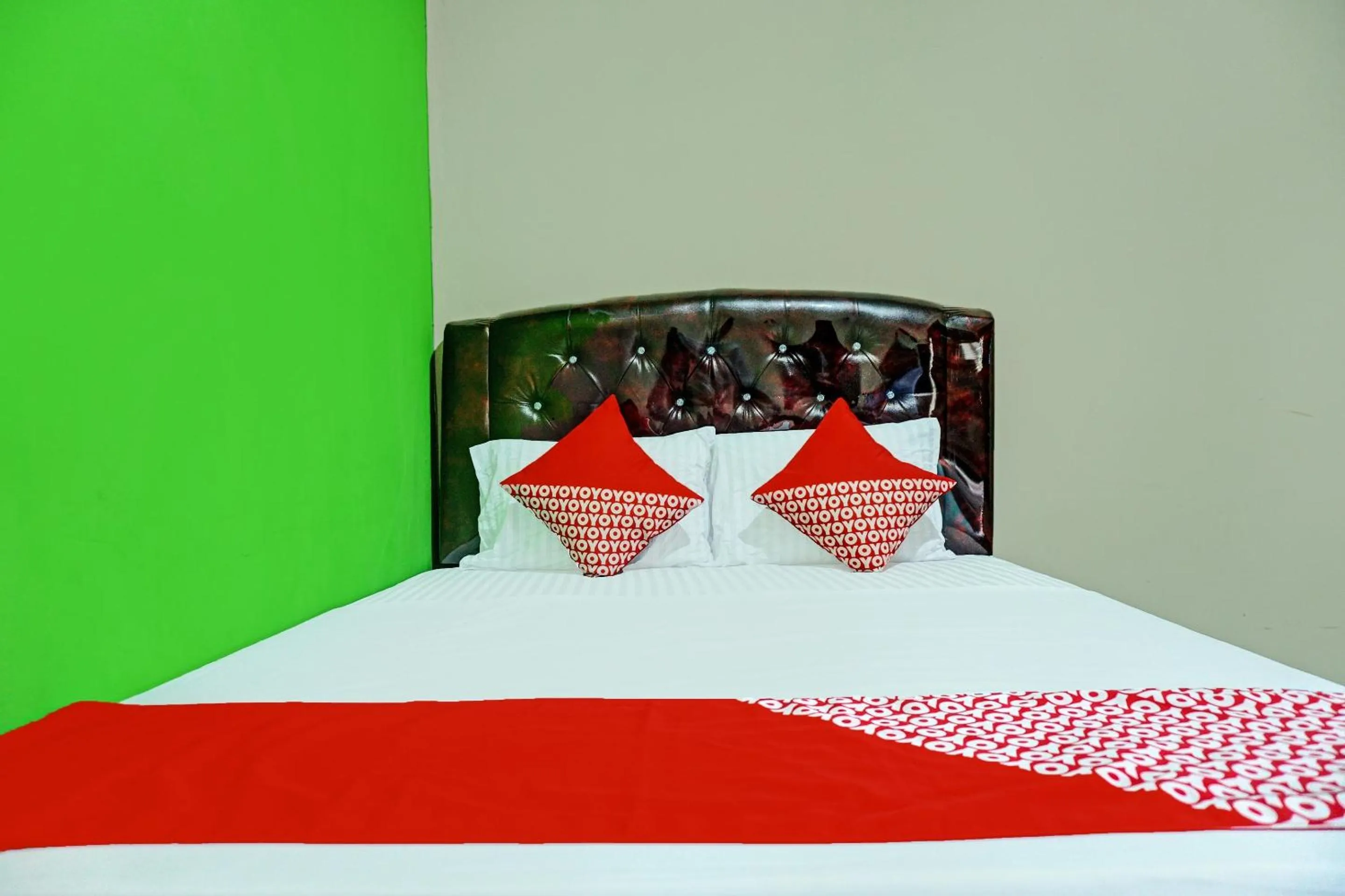 Bedroom, Bed in Hotel O Wisma Inayah Syariah