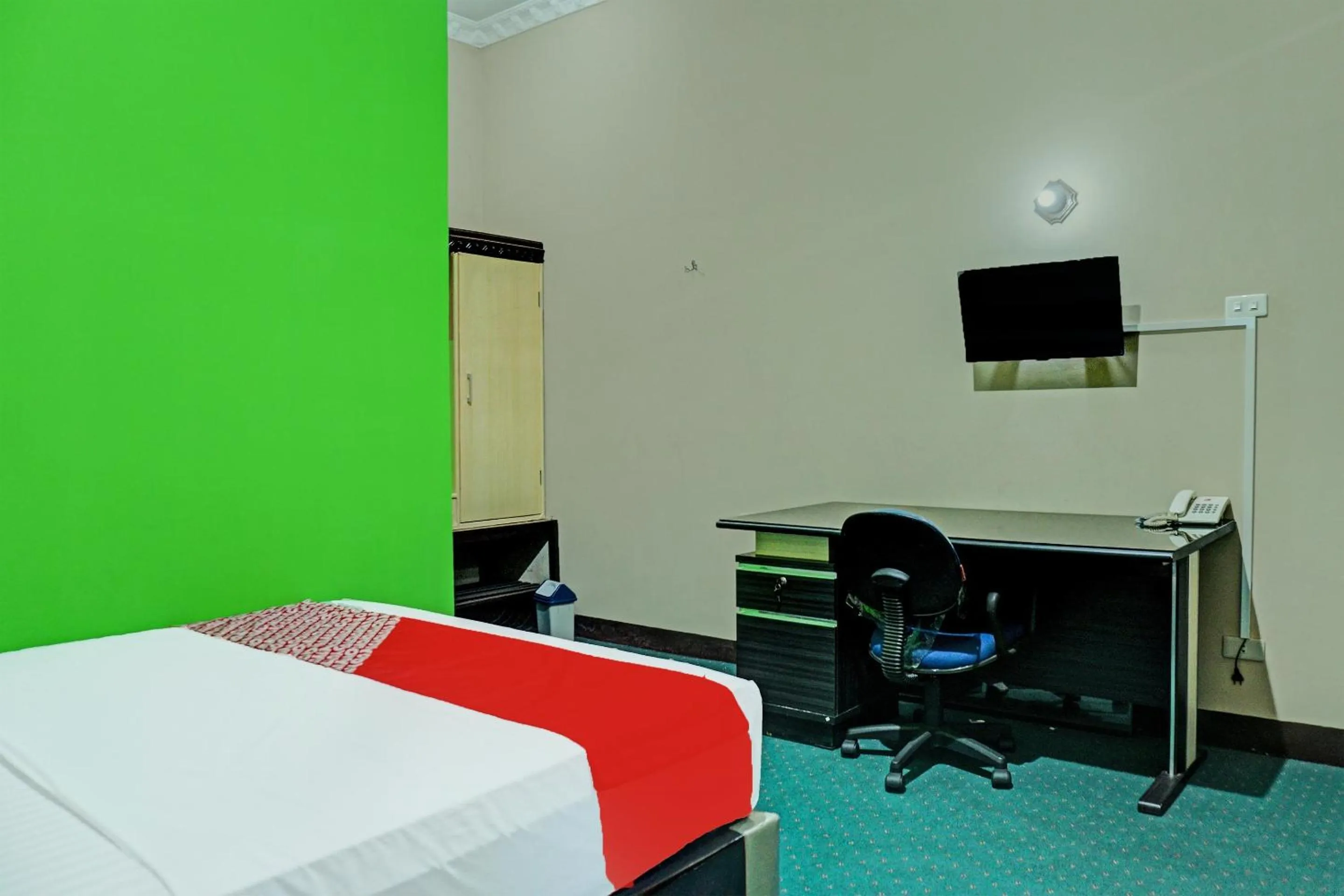 Bedroom, Bed in Hotel O Wisma Inayah Syariah