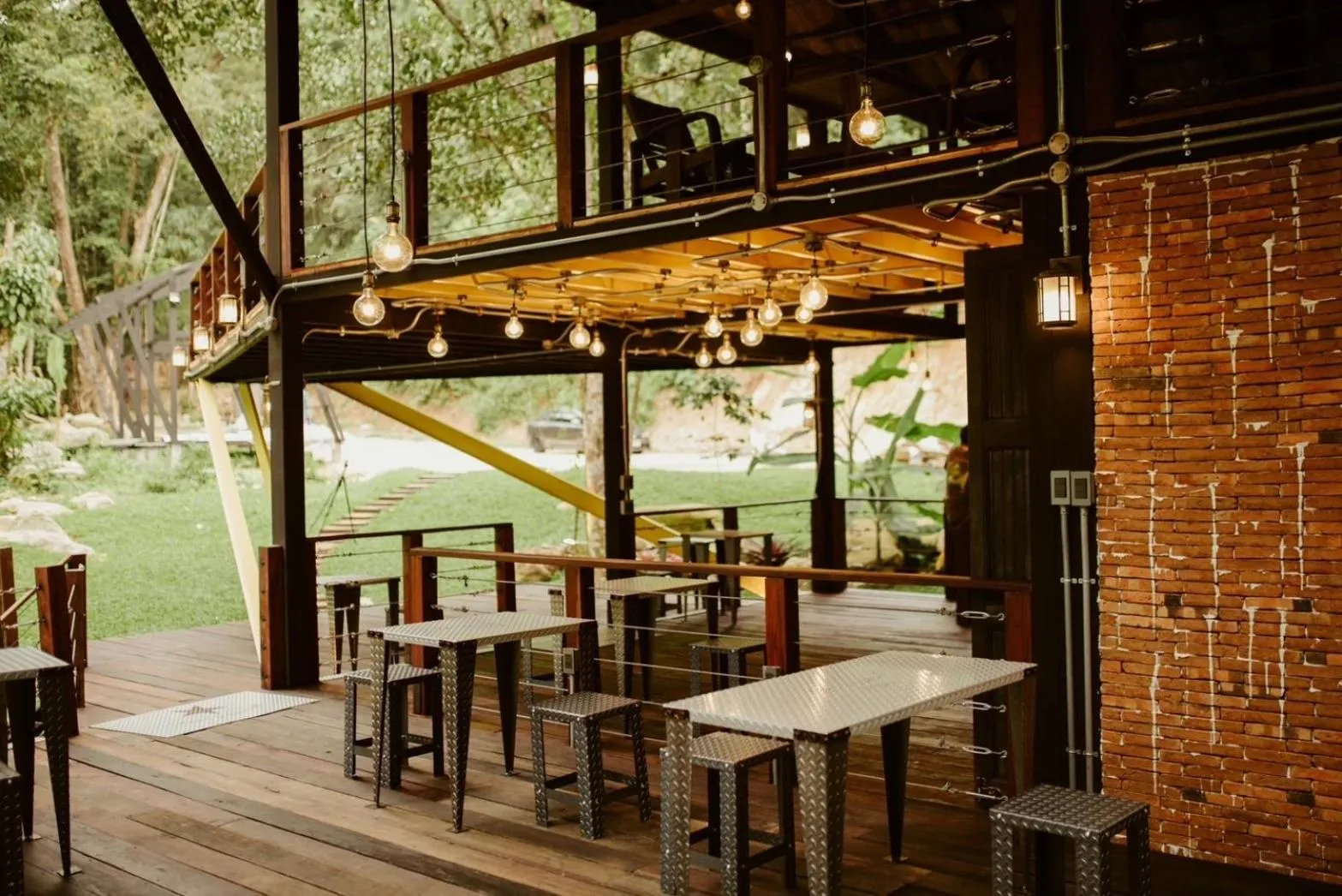 Restaurant/places to eat in Voraman B-One