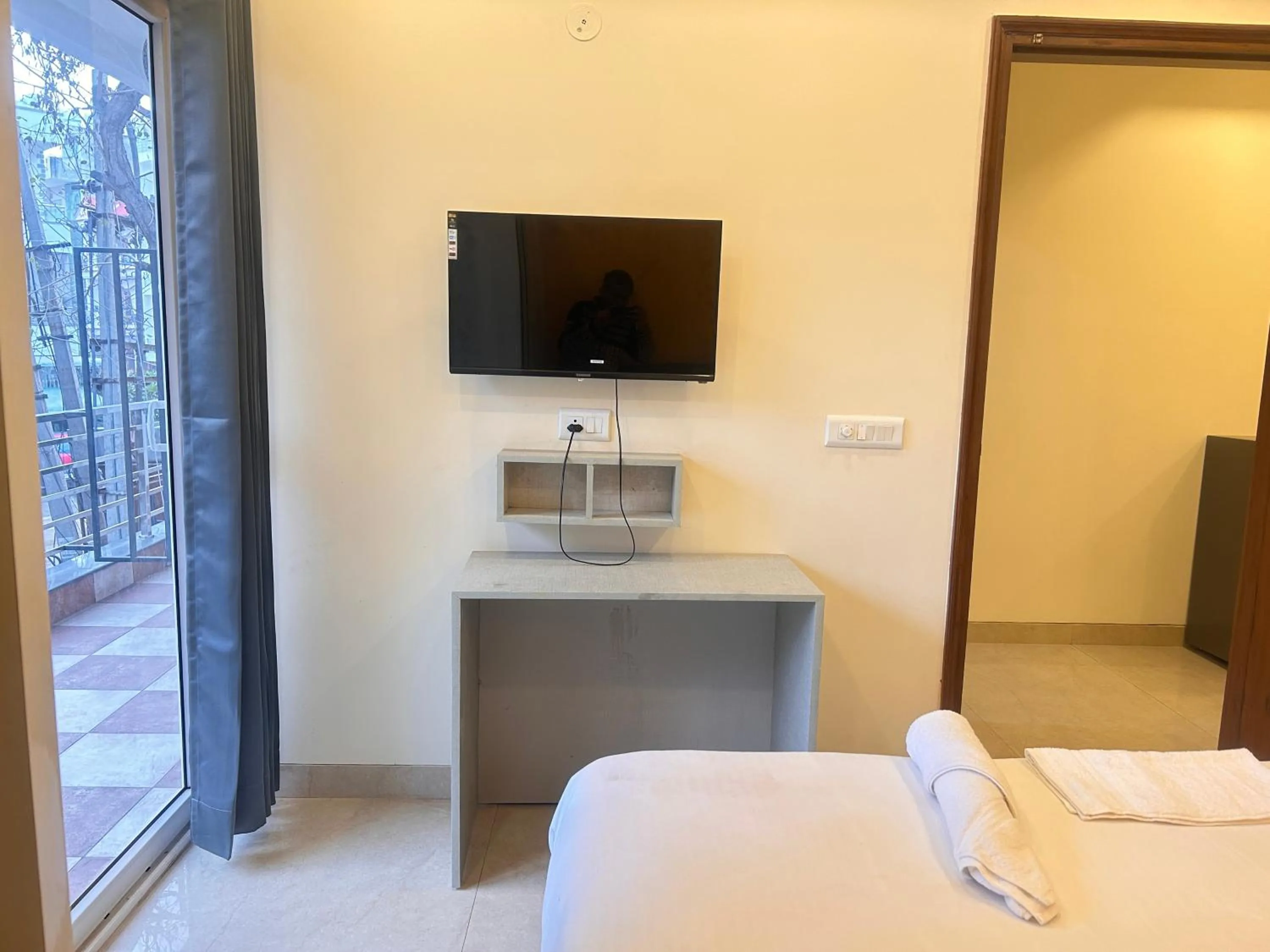 Bed in Lime Tree 1BHK Serviced Apartment - Medanta Medicity, Gurgaon