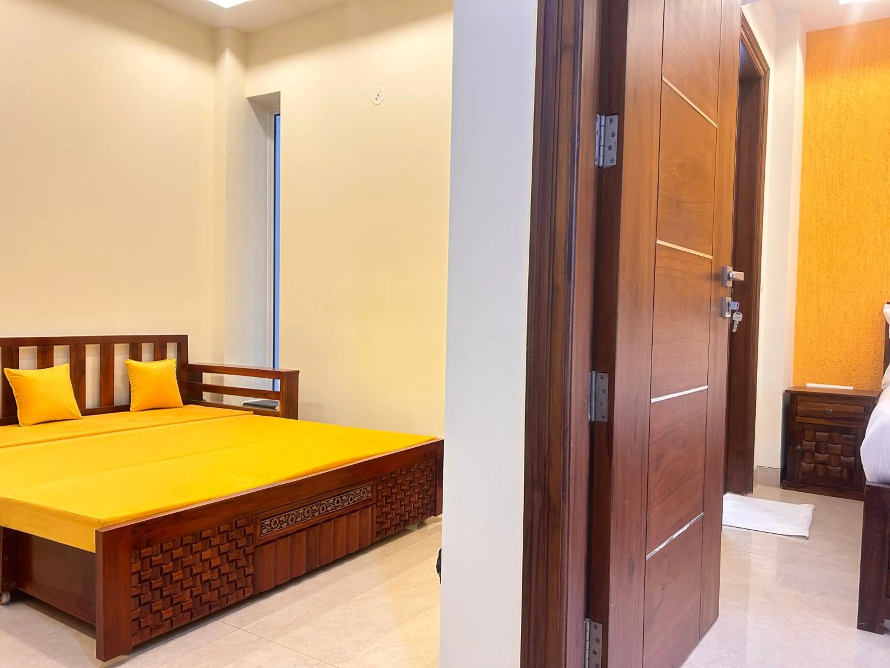 Property building, Bed in Lime Tree 1BHK Serviced Apartment - Medanta Medicity, Gurgaon