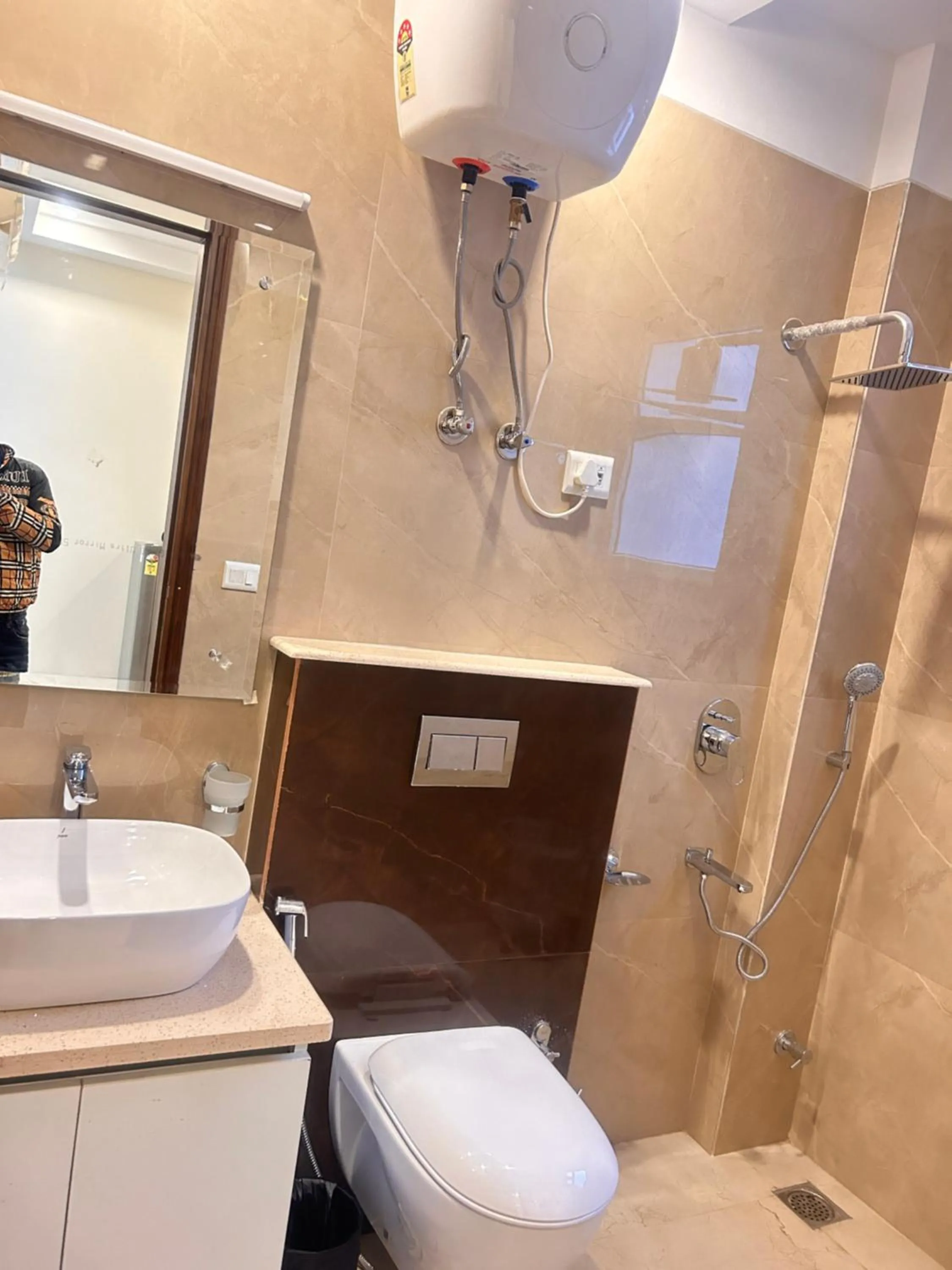 Bathroom in Lime Tree 1BHK Serviced Apartment - Medanta Medicity, Gurgaon