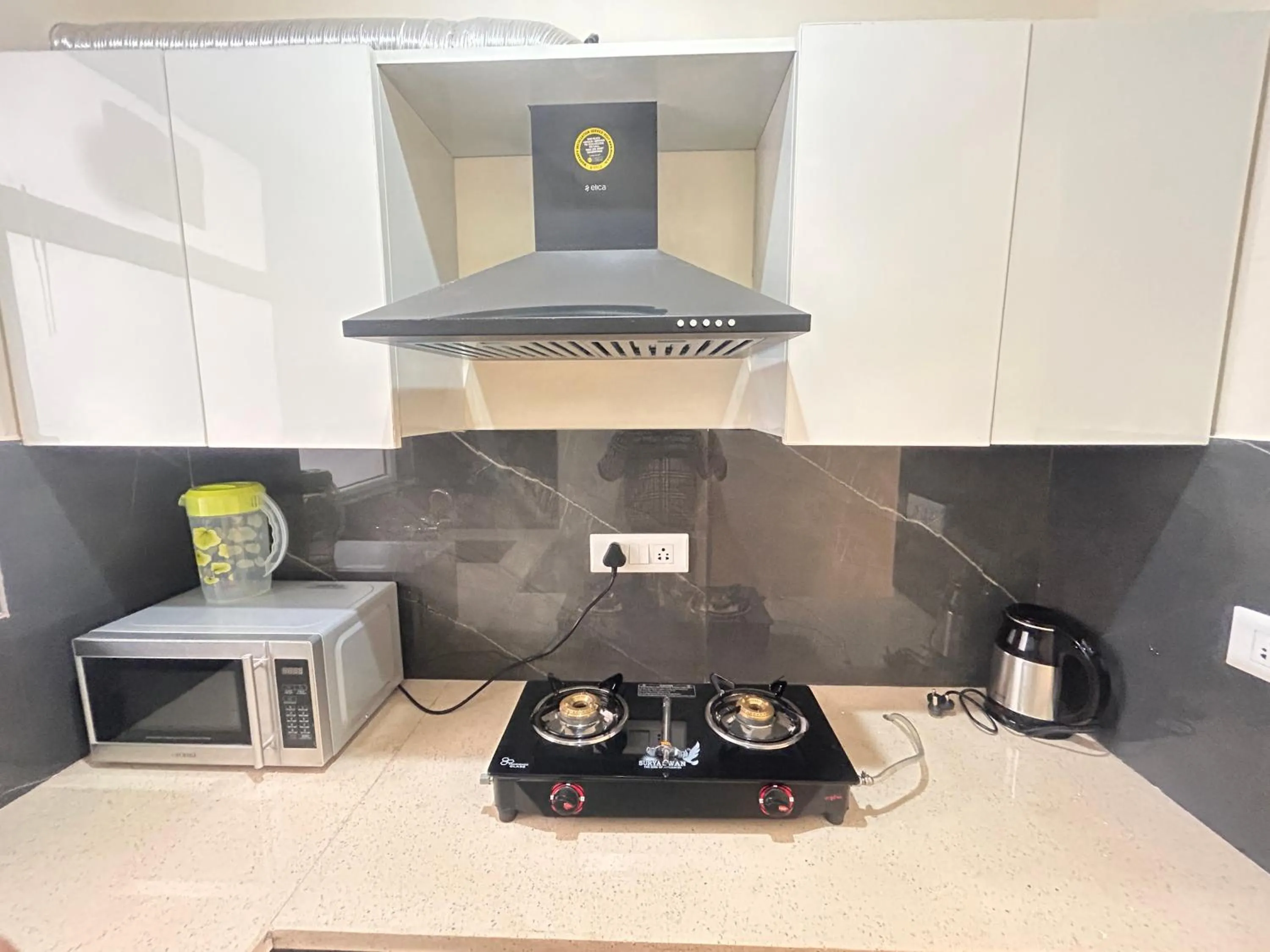 Coffee/tea facilities in Lime Tree 1BHK Serviced Apartment - Medanta Medicity, Gurgaon
