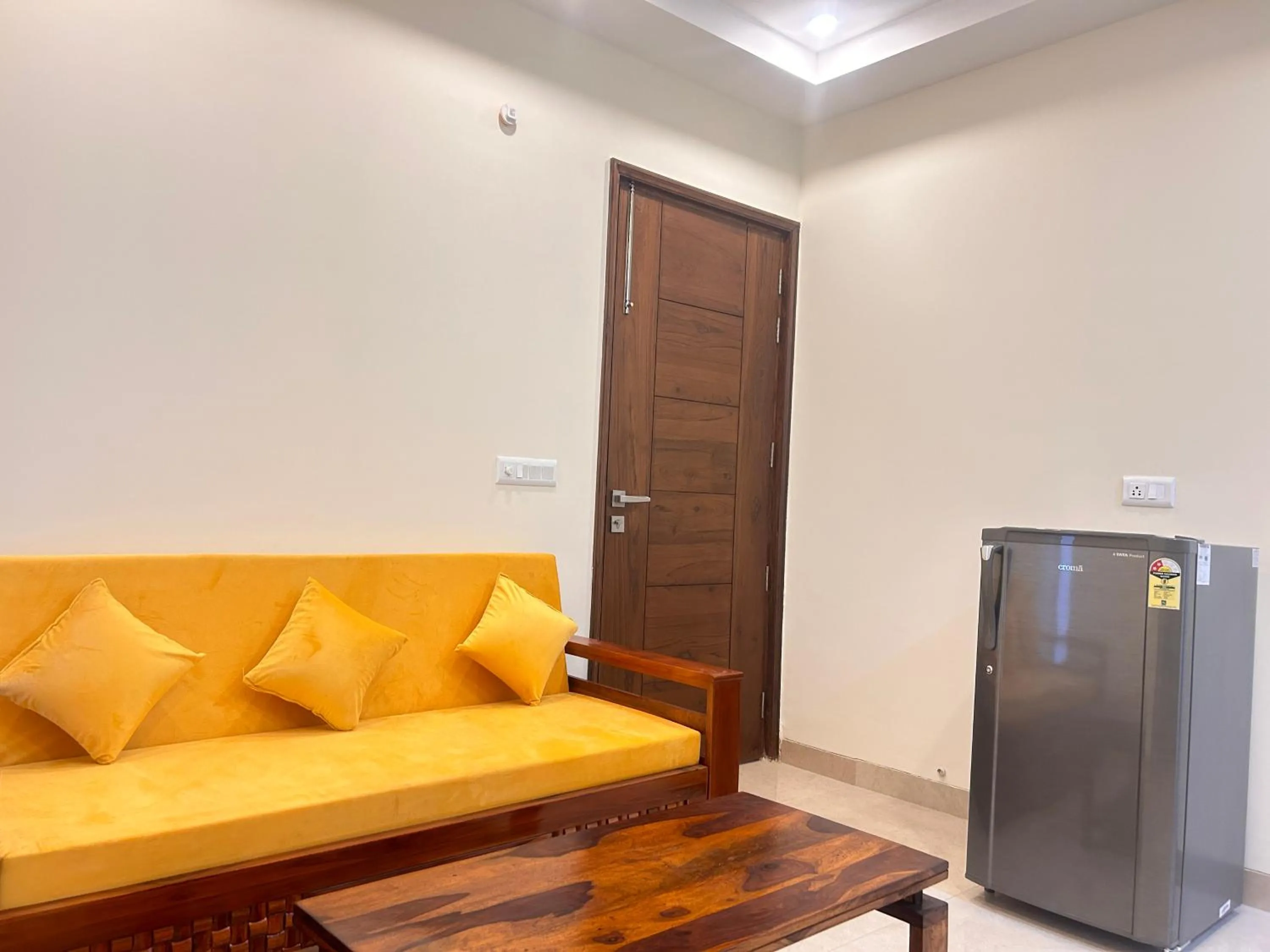Living room in Lime Tree 1BHK Serviced Apartment - Medanta Medicity, Gurgaon