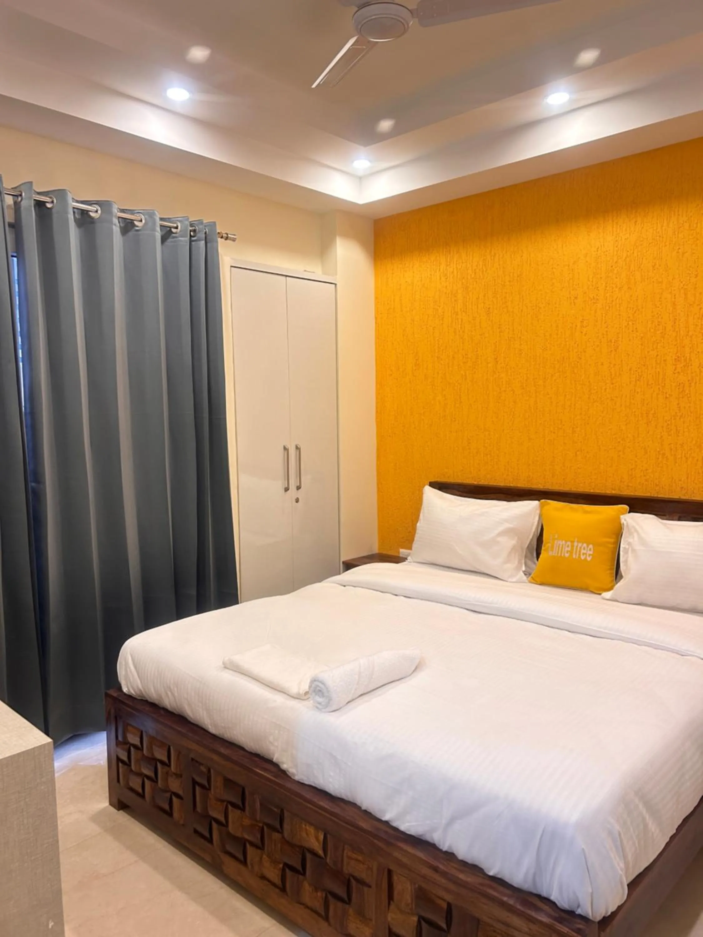 Bed in Lime Tree 1BHK Serviced Apartment - Medanta Medicity, Gurgaon