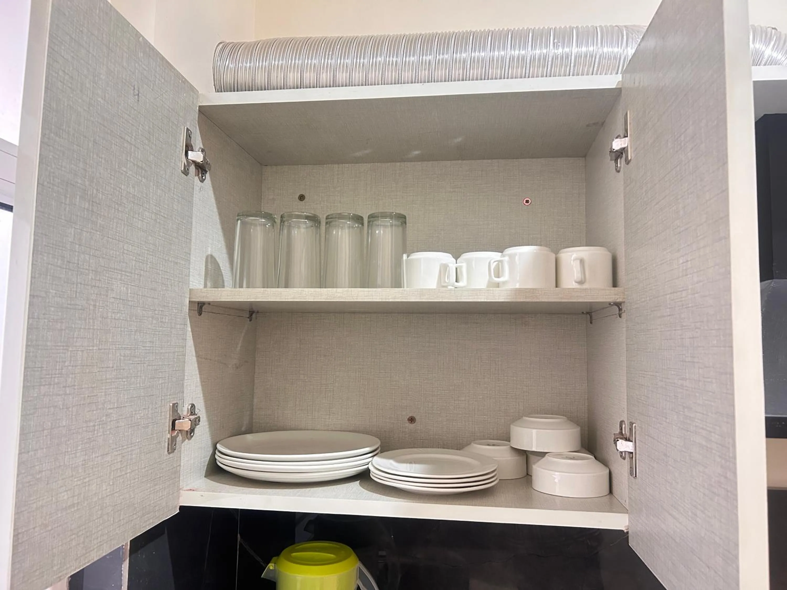 Kitchen or kitchenette in Lime Tree 1BHK Serviced Apartment - Medanta Medicity, Gurgaon