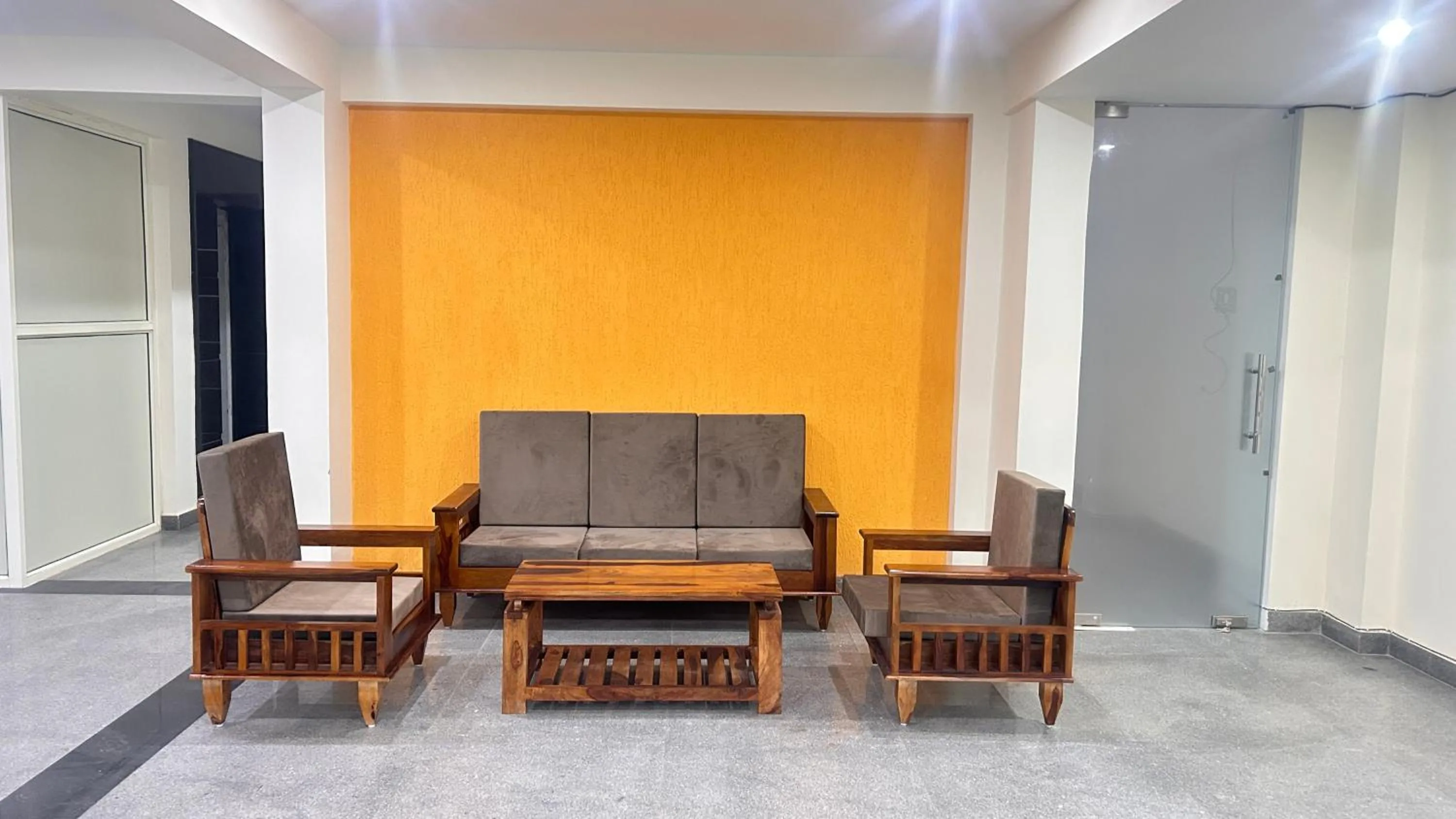 Lobby or reception in Lime Tree 1BHK Serviced Apartment - Medanta Medicity, Gurgaon
