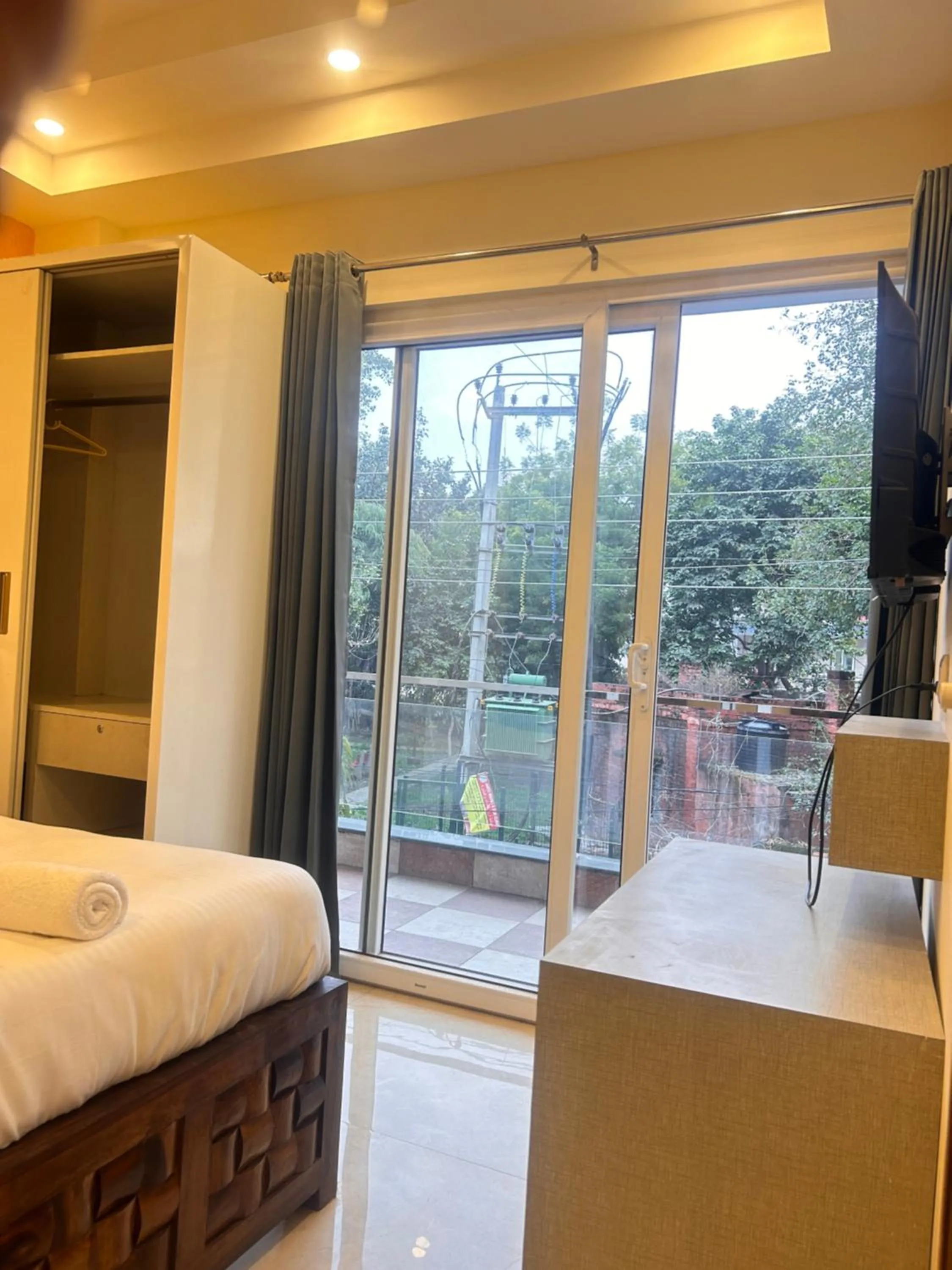 Property building, Bed in Lime Tree 1BHK Serviced Apartment - Medanta Medicity, Gurgaon