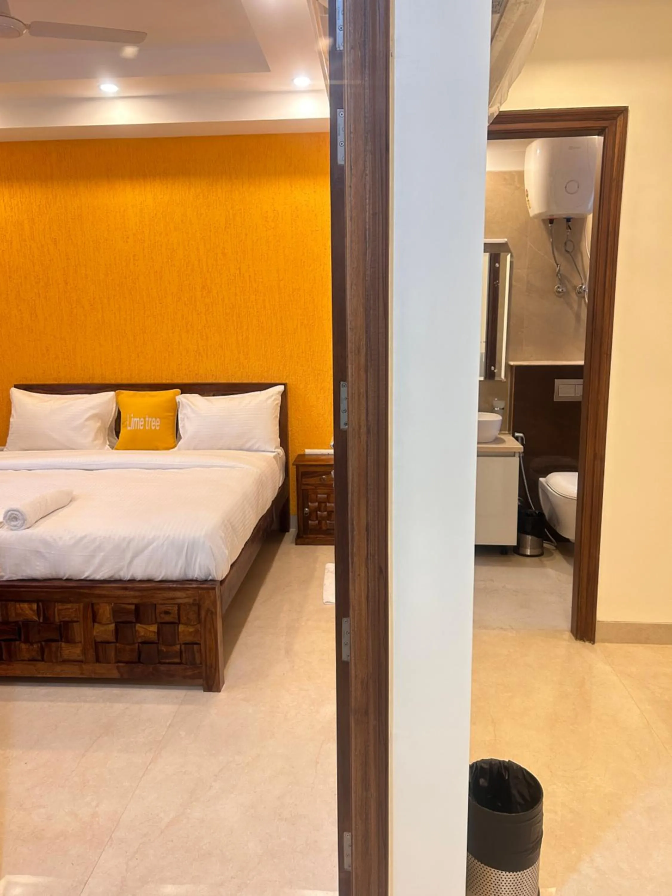 Bed in Lime Tree 1BHK Serviced Apartment - Medanta Medicity, Gurgaon