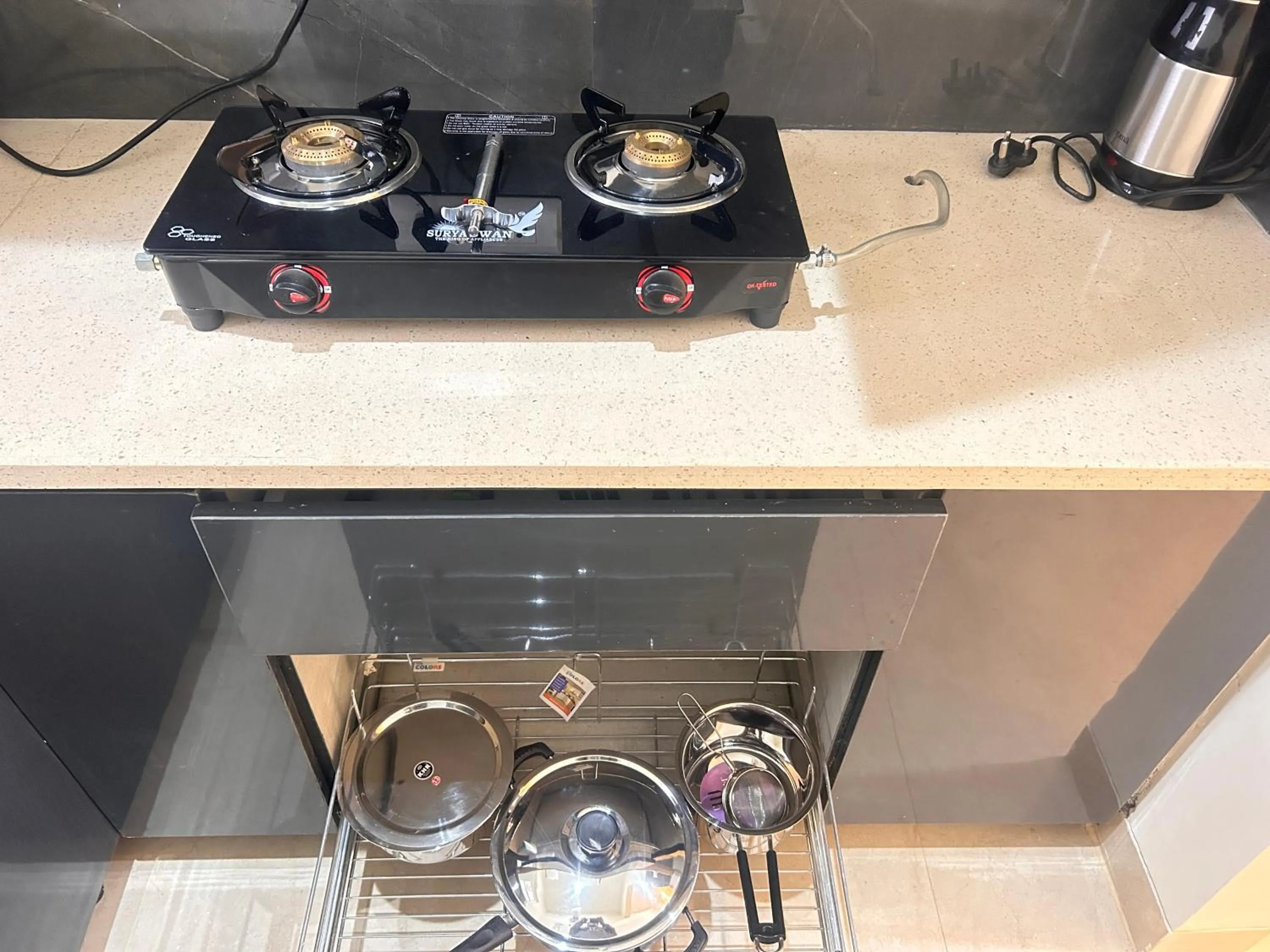 Kitchen or kitchenette in Lime Tree 1BHK Serviced Apartment - Medanta Medicity, Gurgaon