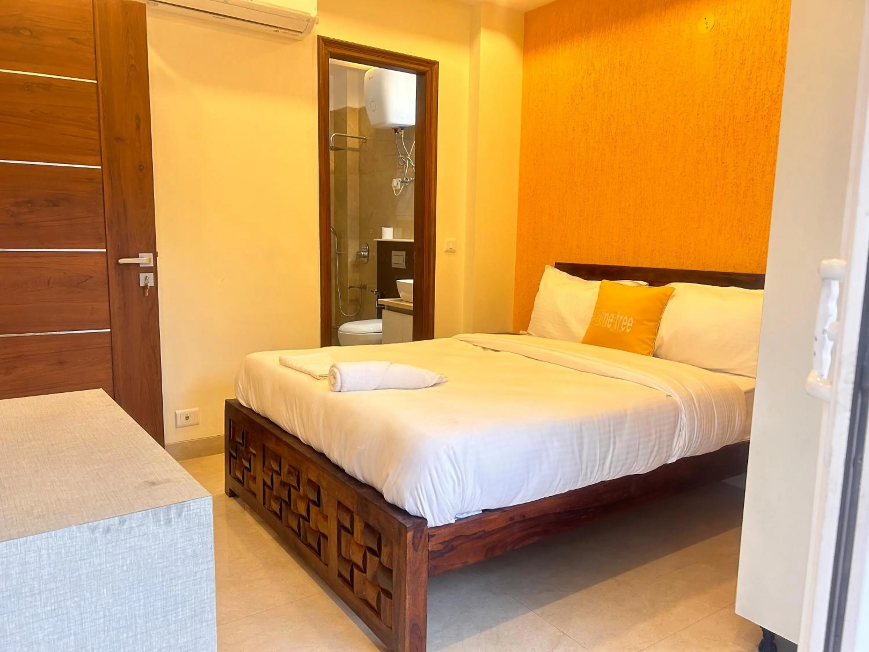 Property building, Bed in Lime Tree 1BHK Serviced Apartment - Medanta Medicity, Gurgaon