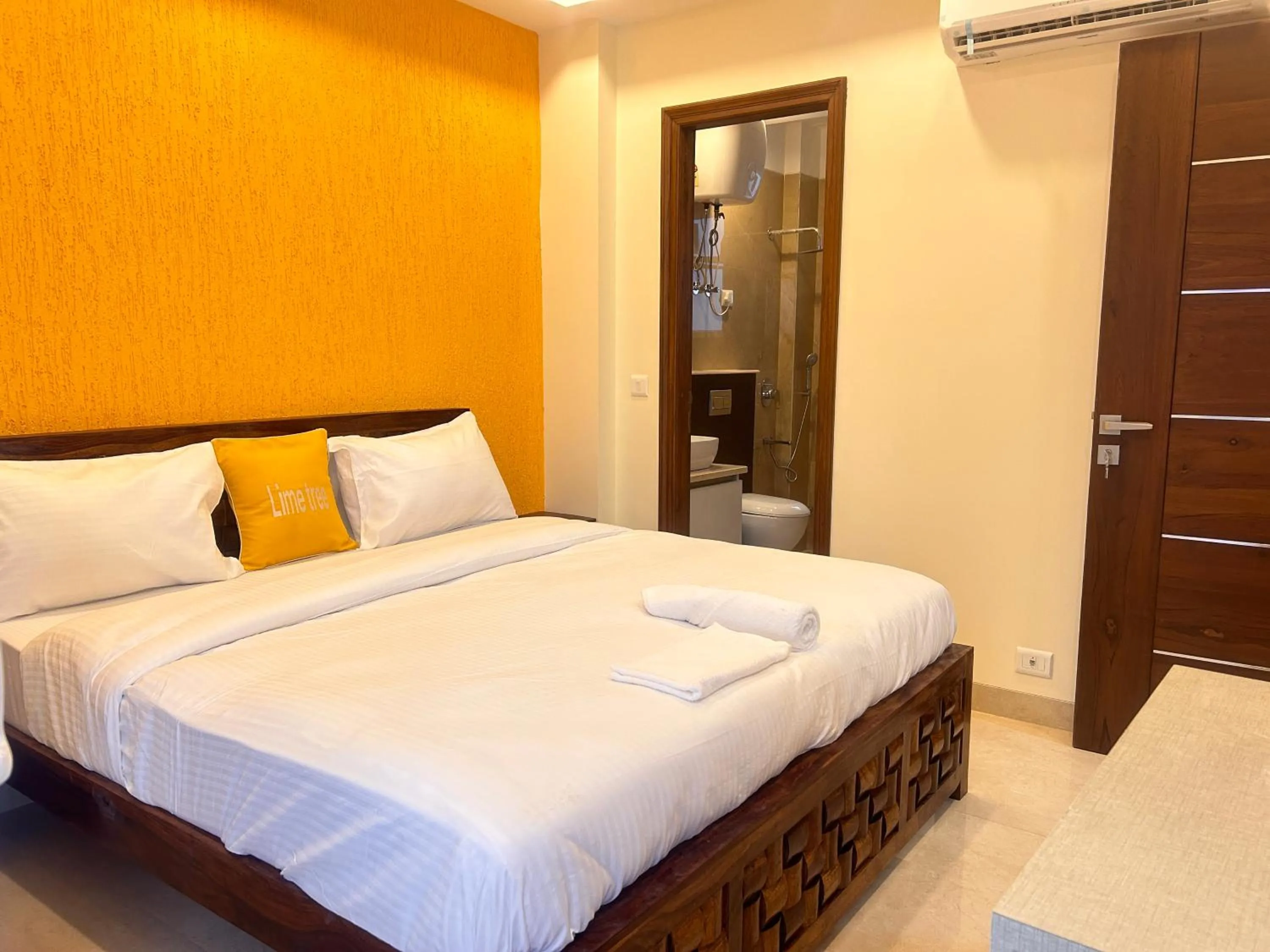Property building, Bed in Lime Tree 1BHK Serviced Apartment - Medanta Medicity, Gurgaon
