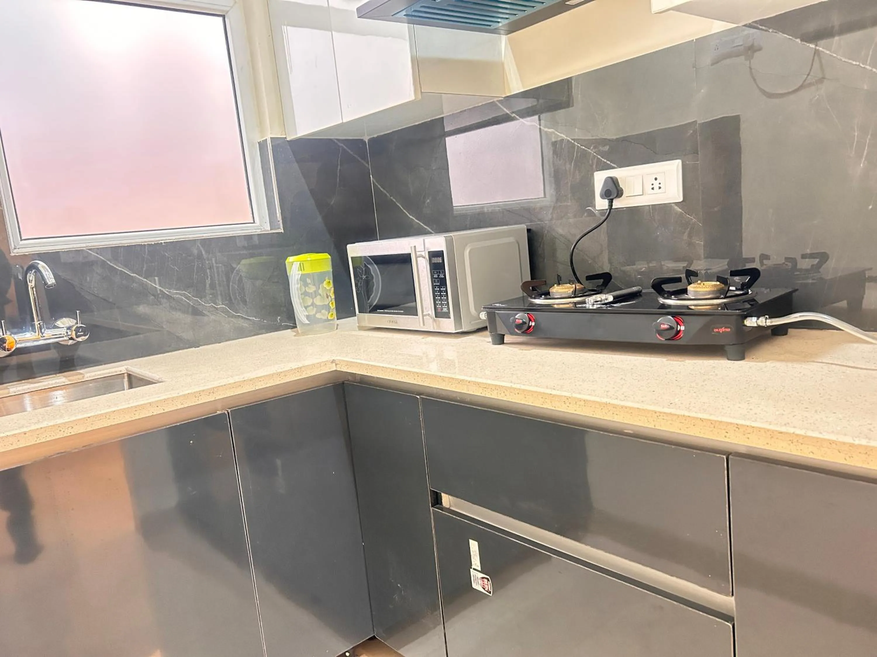 Kitchen or kitchenette in Lime Tree 1BHK Serviced Apartment - Medanta Medicity, Gurgaon