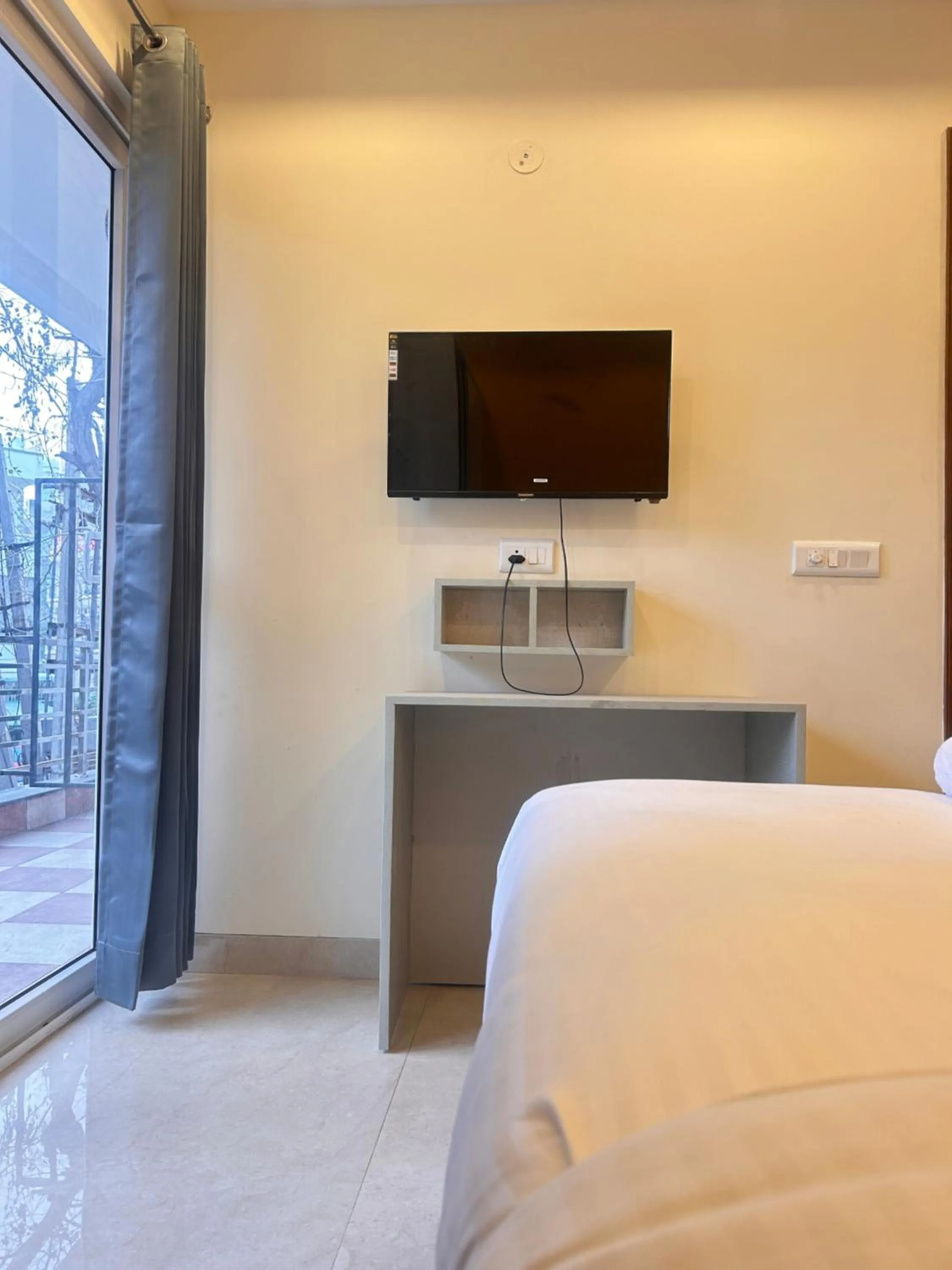 Bed in Lime Tree 1BHK Serviced Apartment - Medanta Medicity, Gurgaon