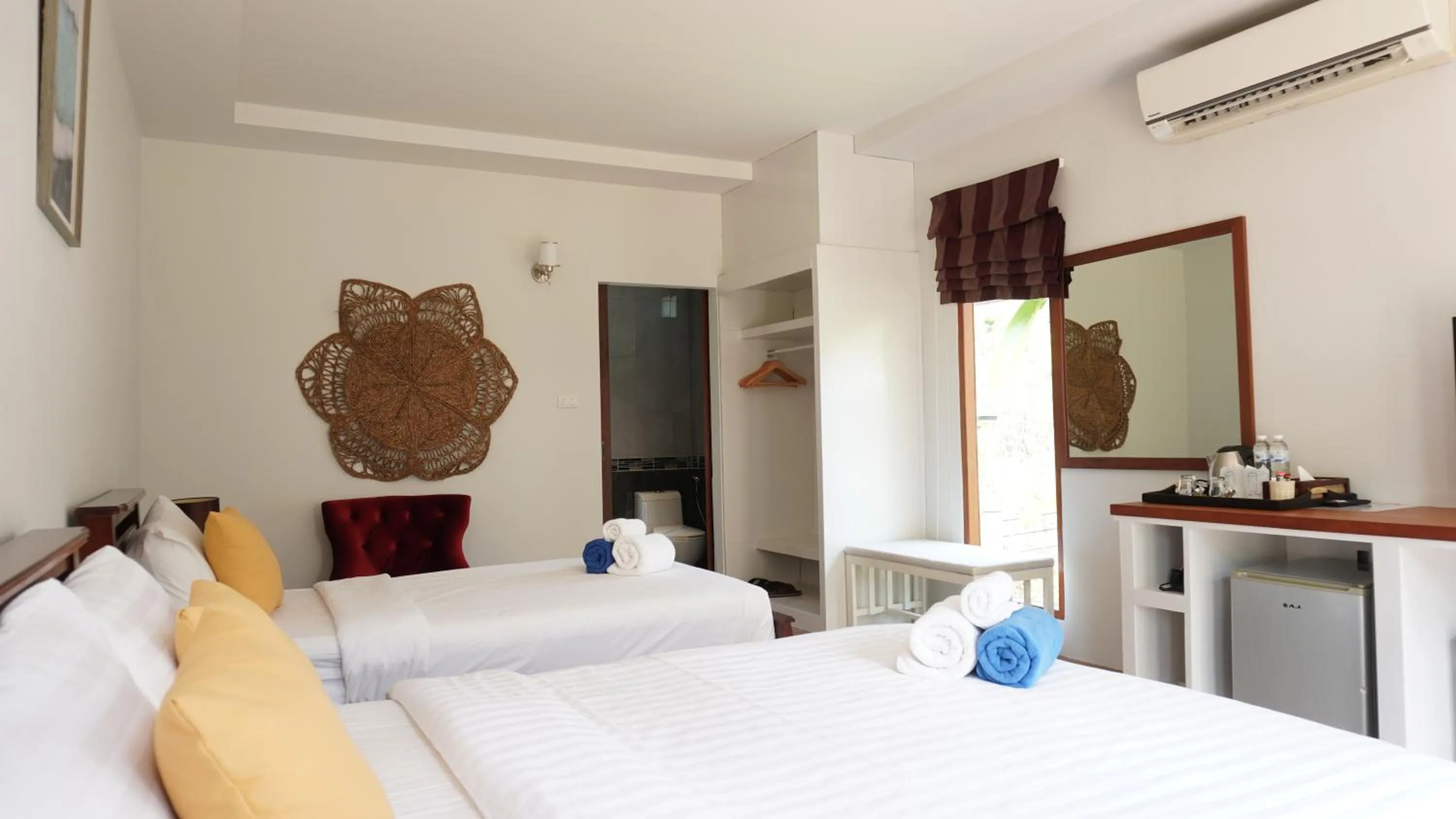 Bedroom, Bed in Treeya Lanta