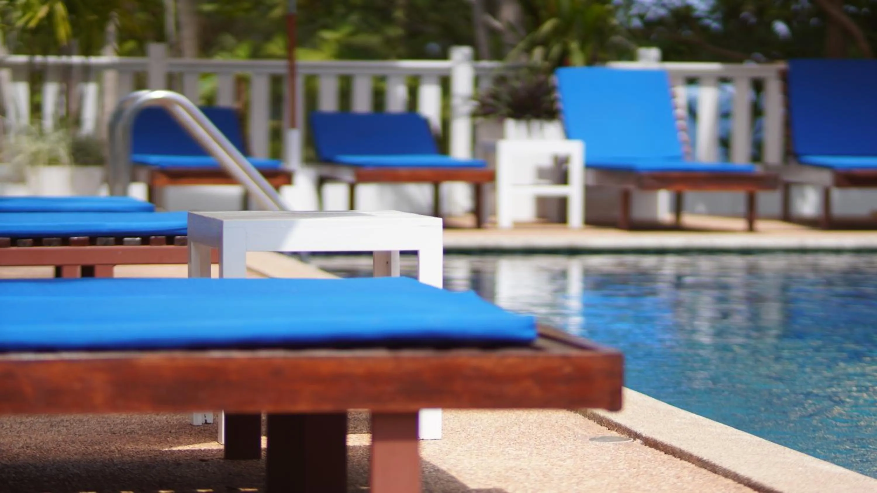 Swimming pool in Treeya Lanta