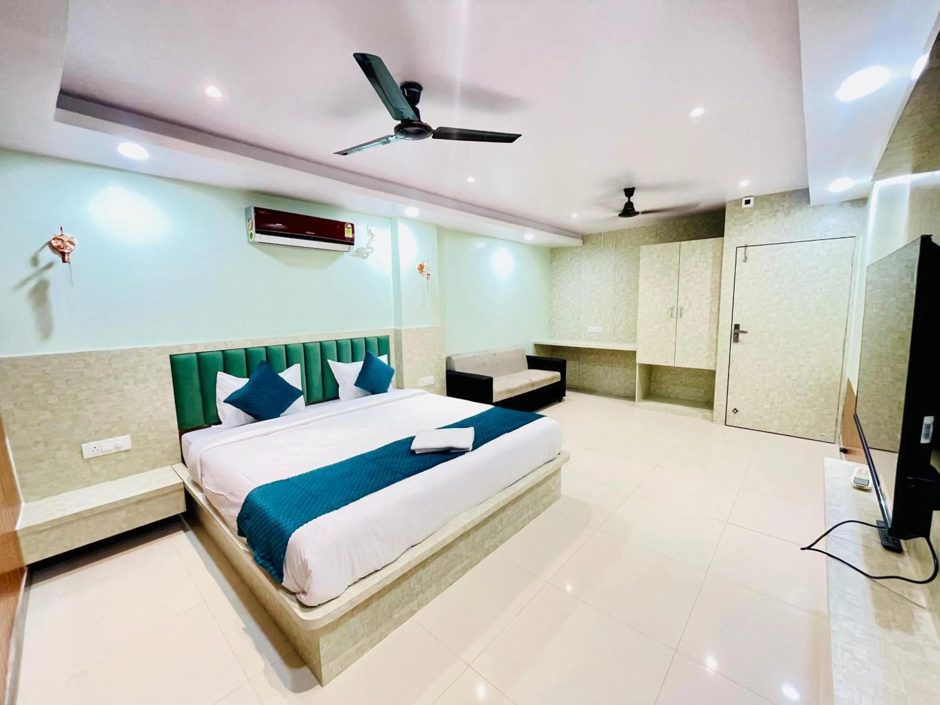 Bed in Hotel Soneva Inn