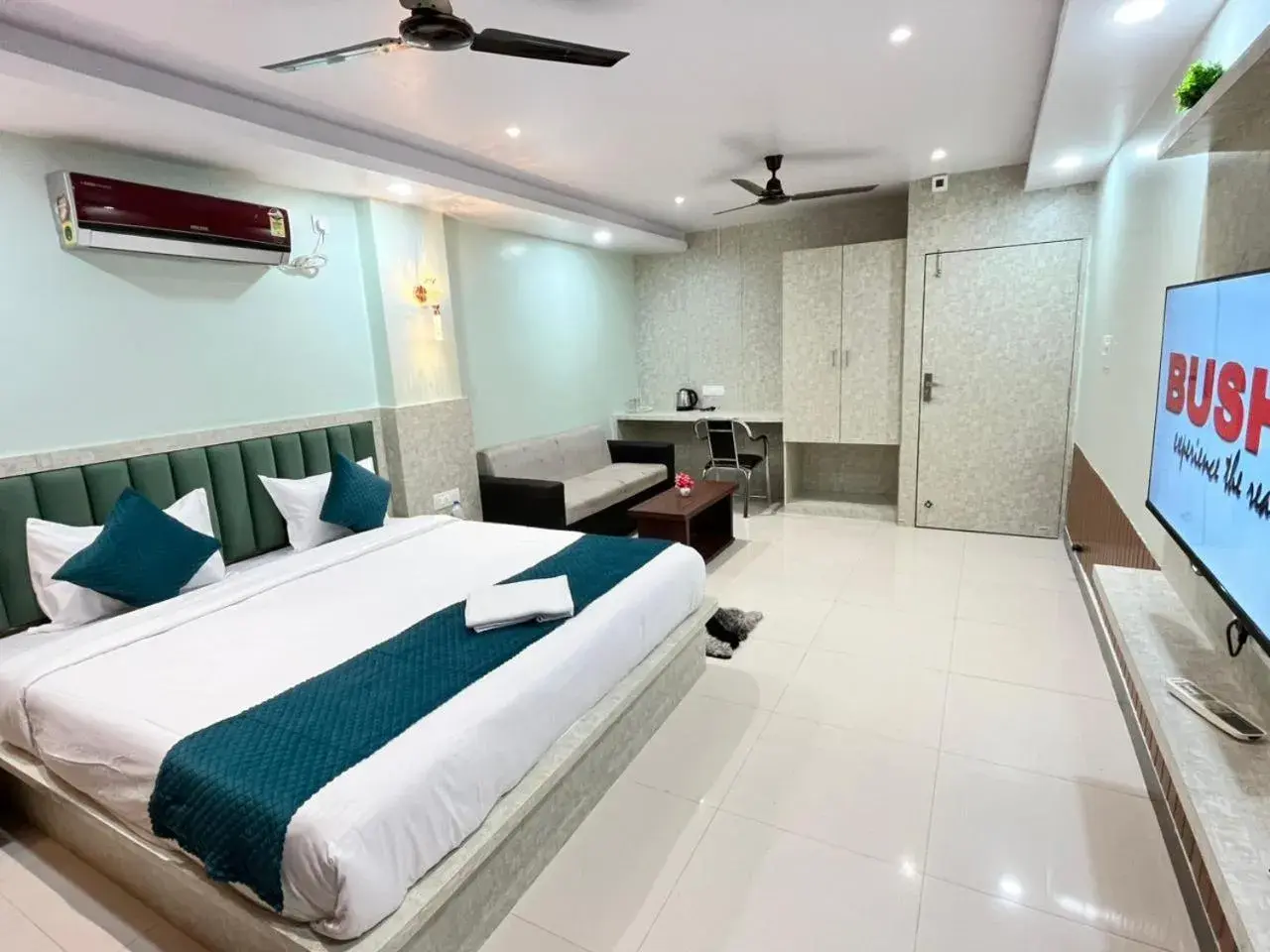 Bedroom, Bed in Hotel Soneva Inn Bedroom, Bed in Hotel Soneva Inn