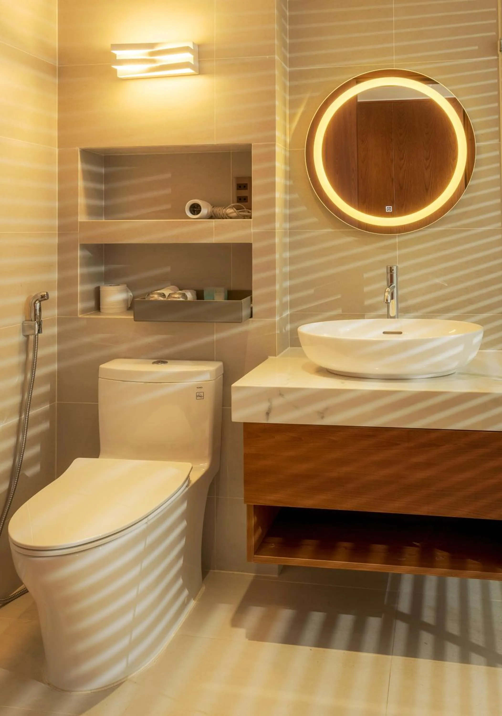 Toilet in Ngon Avatar Hotel