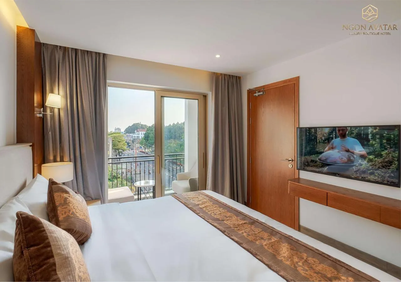 Communal lounge/ TV room, Bed in Ngon Avatar Hotel