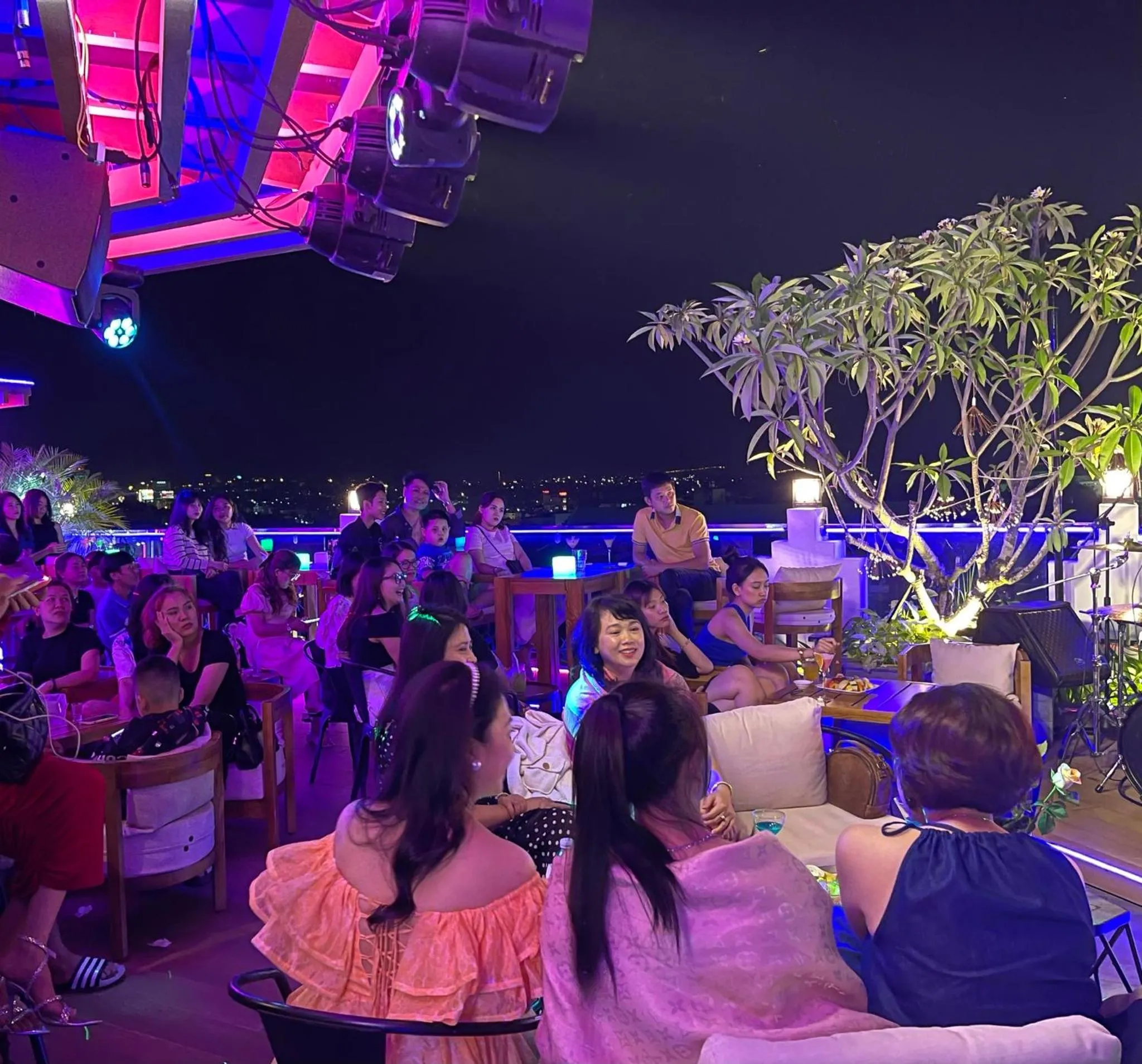 Evening entertainment in Ngon Avatar Hotel