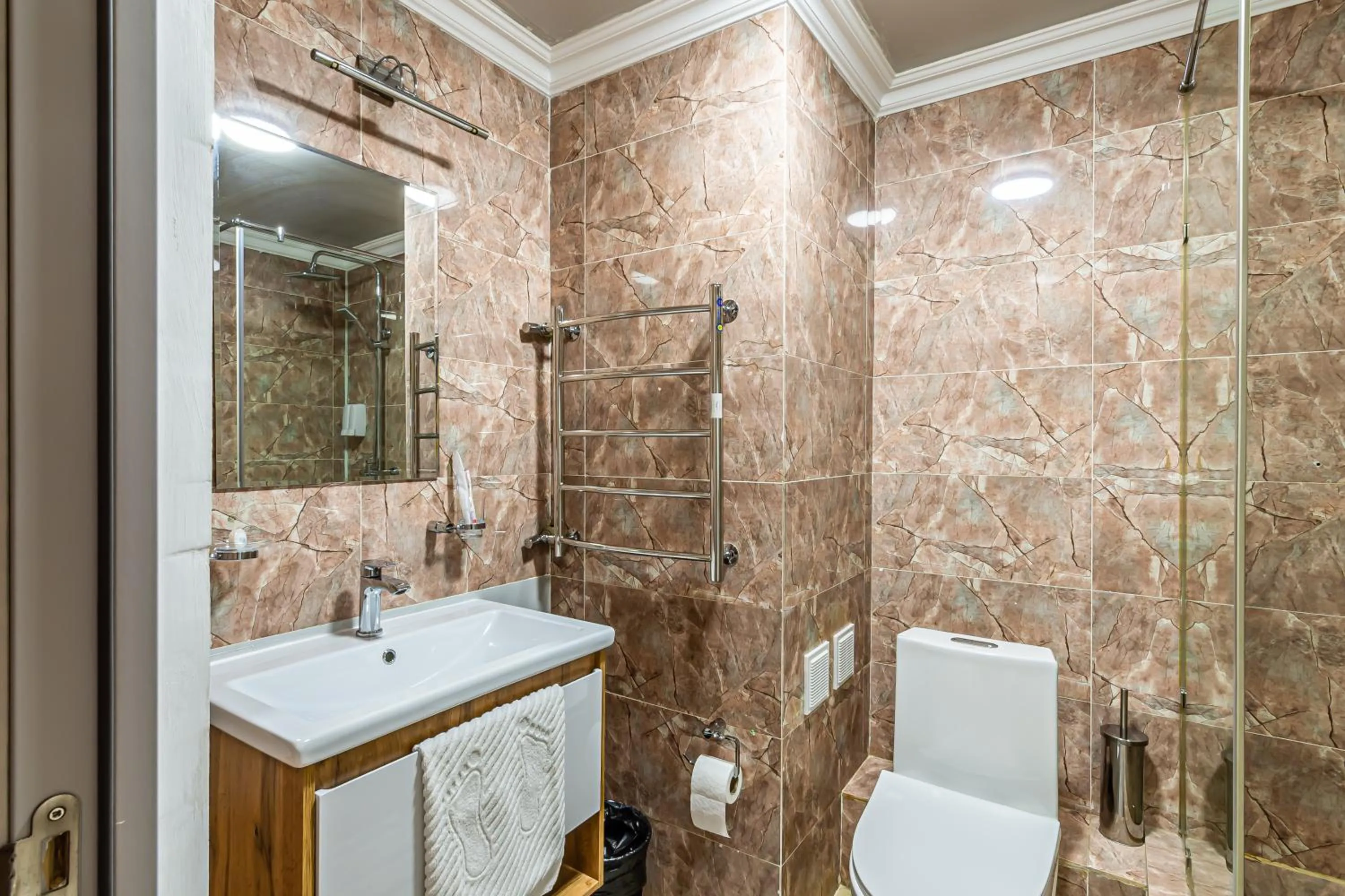 Toilet in Oscar Hotel by AG Hotels Group