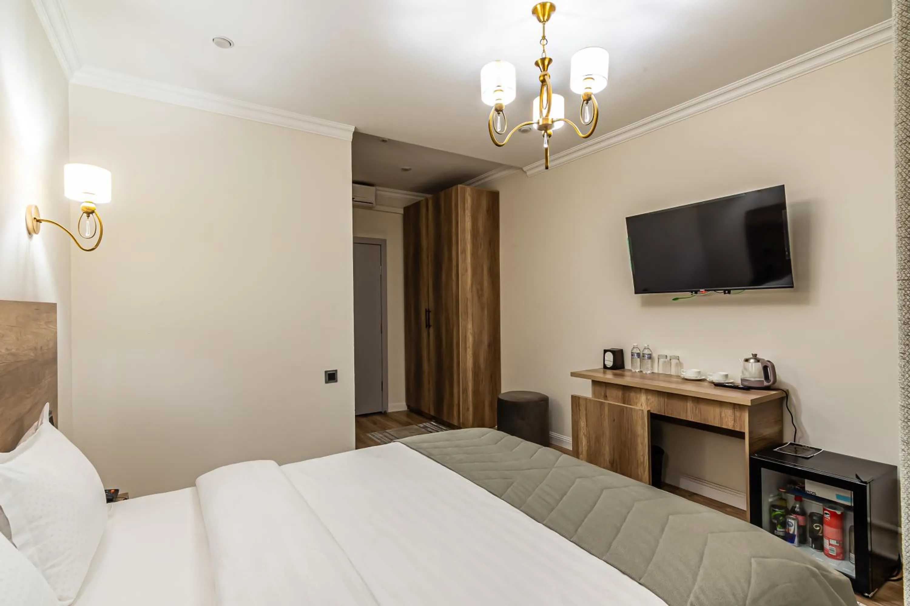 TV and multimedia, Bed in Oscar Hotel by AG Hotels Group