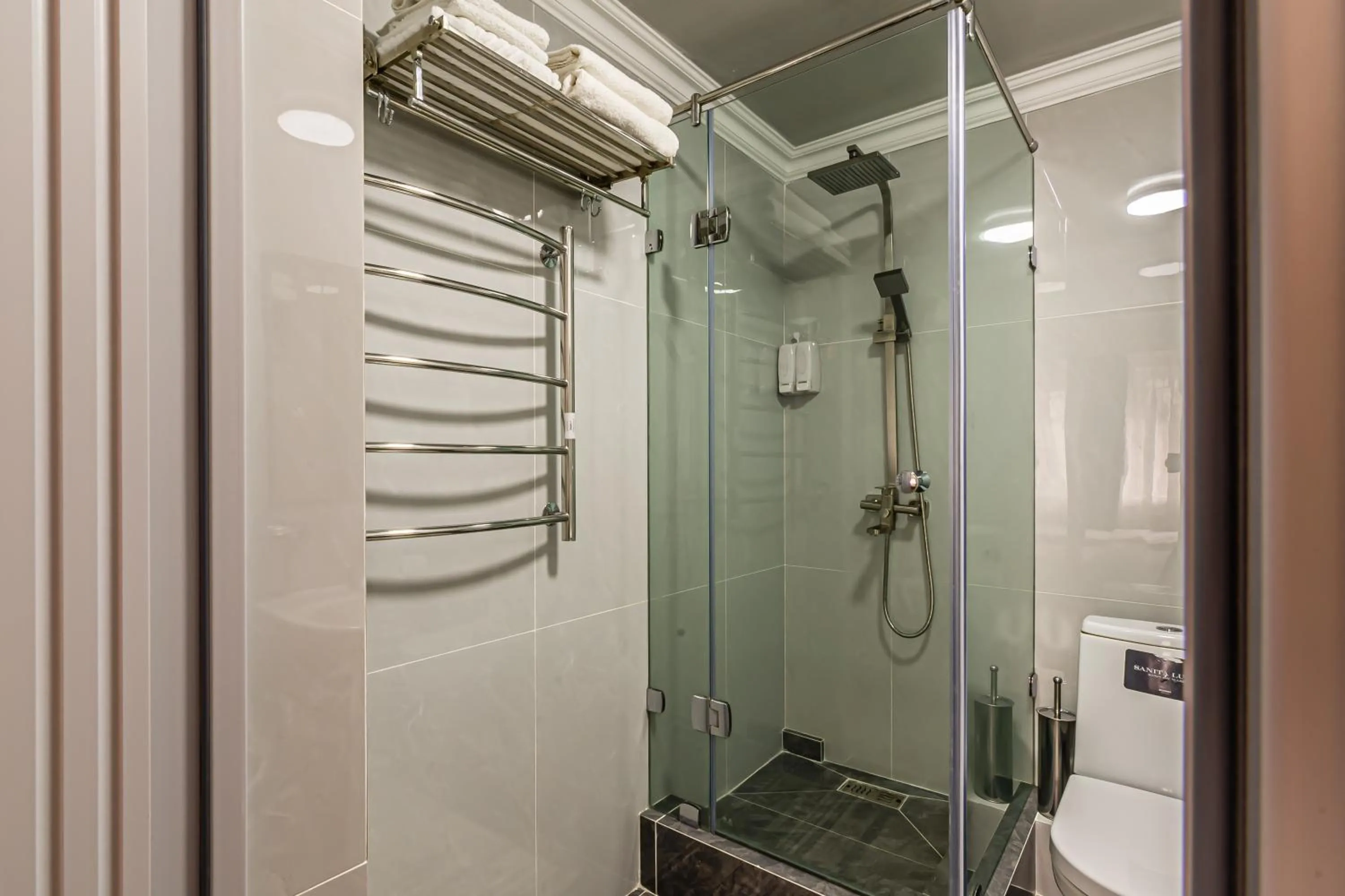 Shower in Oscar Hotel by AG Hotels Group