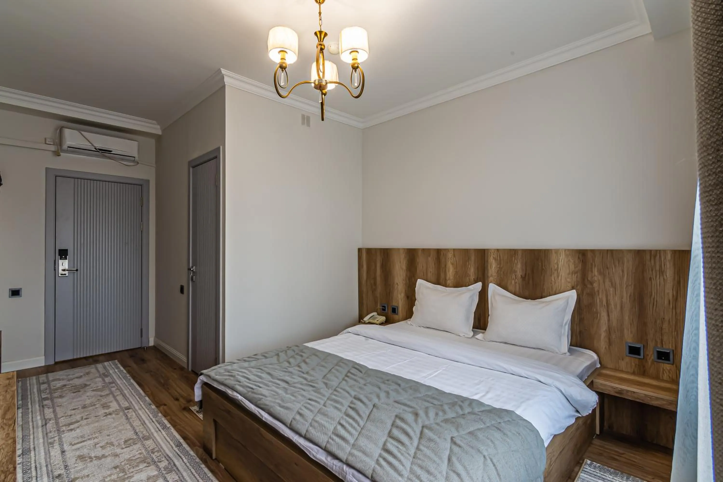 Photo of the whole room, Bed in Oscar Hotel by AG Hotels Group