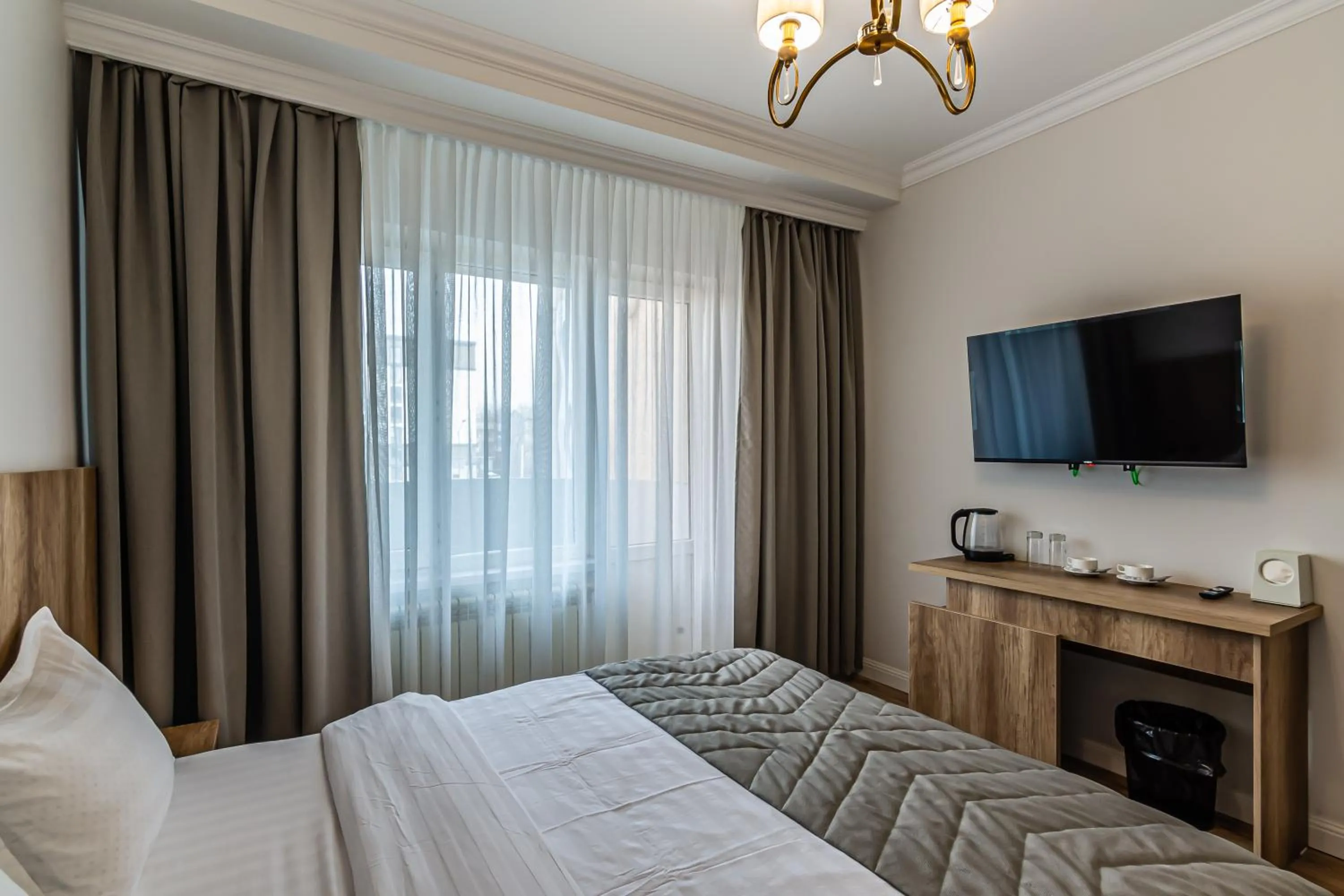 TV and multimedia, Bed in Oscar Hotel by AG Hotels Group