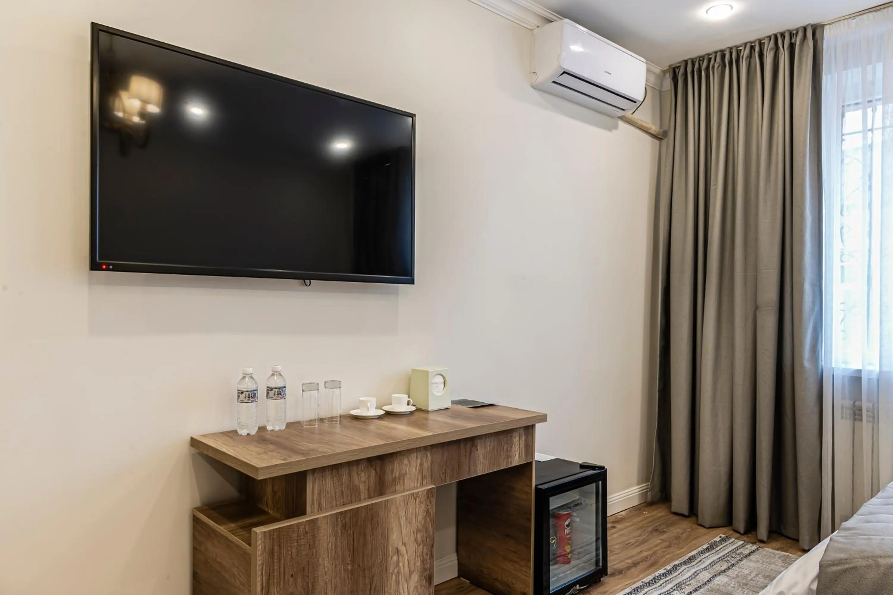 TV and multimedia in Oscar Hotel by AG Hotels Group