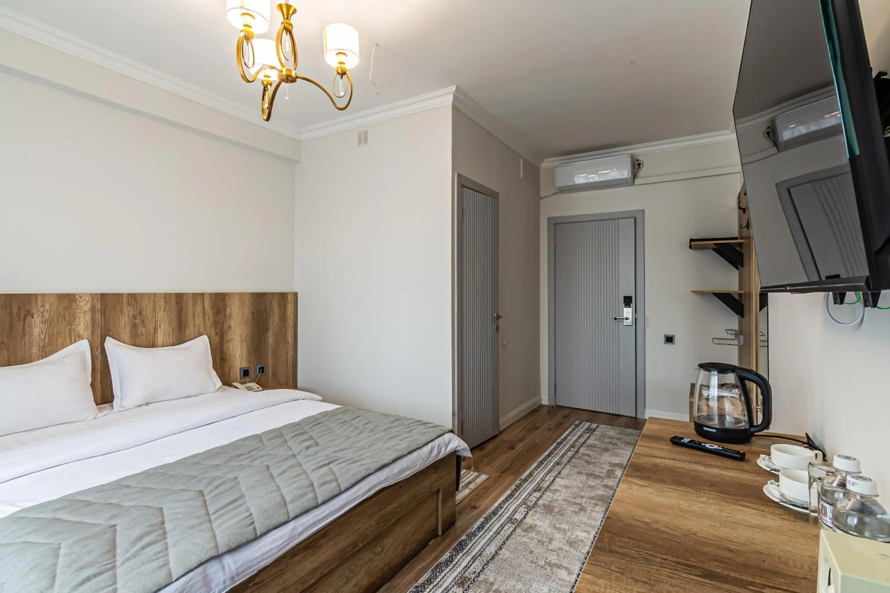 TV and multimedia, Bed in Oscar Hotel by AG Hotels Group