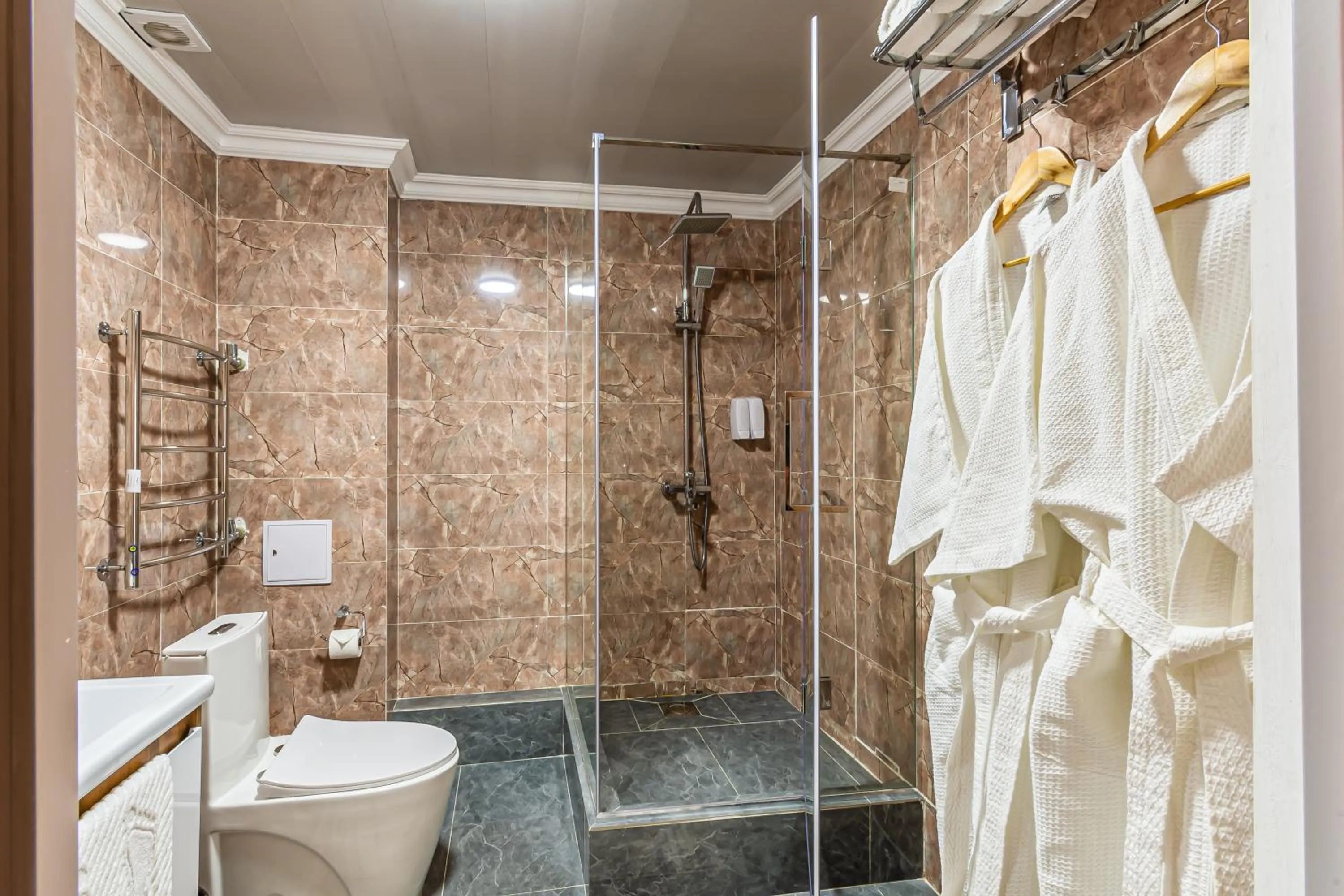 Shower in Oscar Hotel by AG Hotels Group