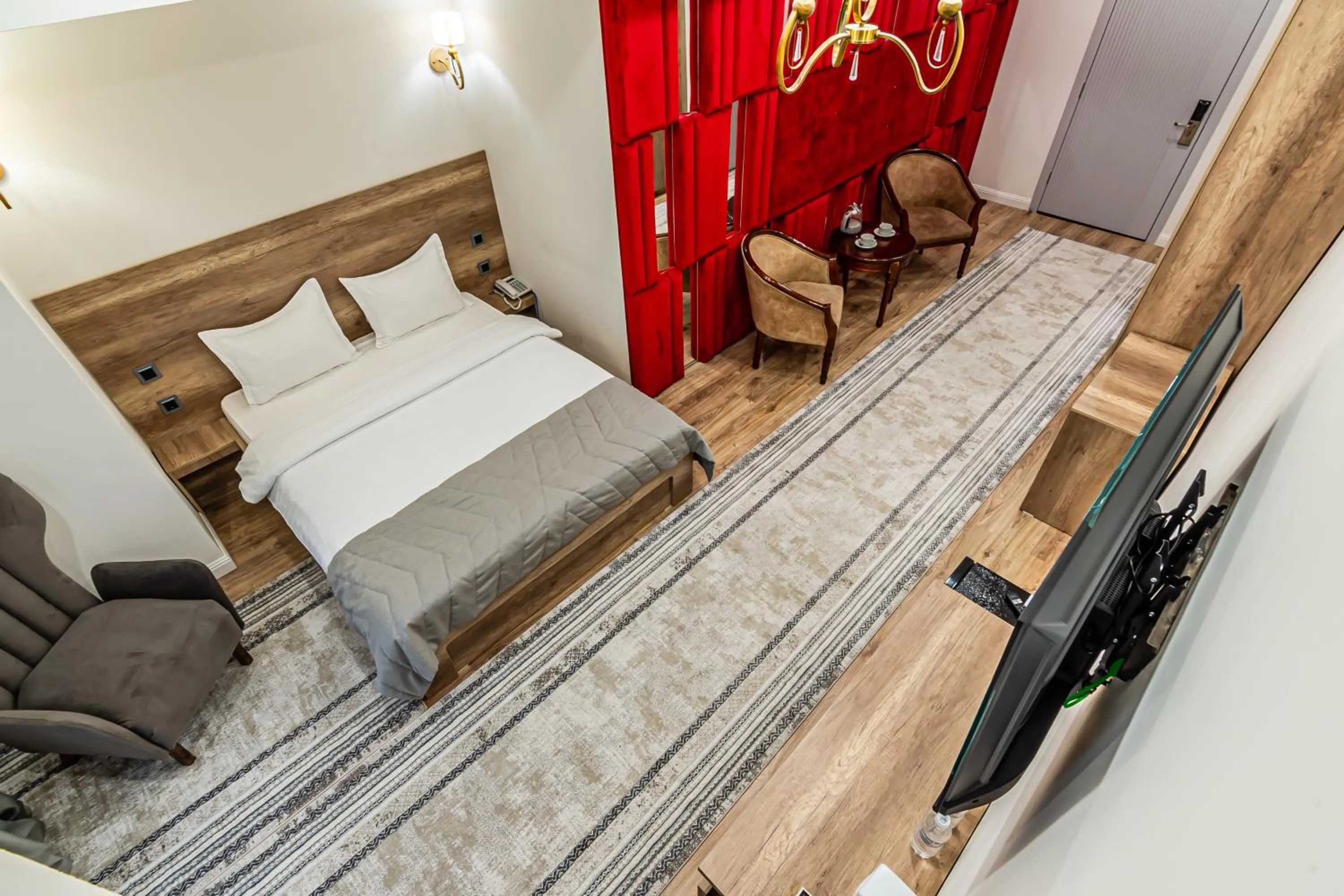 Photo of the whole room, Bed in Oscar Hotel by AG Hotels Group