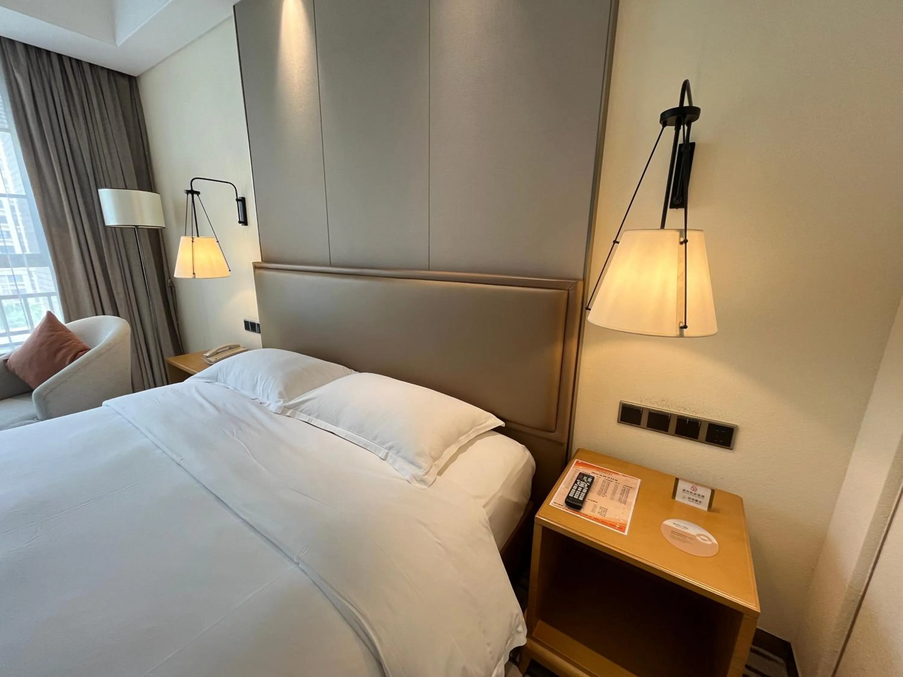 Garden View Superior King Room in Guangzhou Nanhong Ausotel Hotel