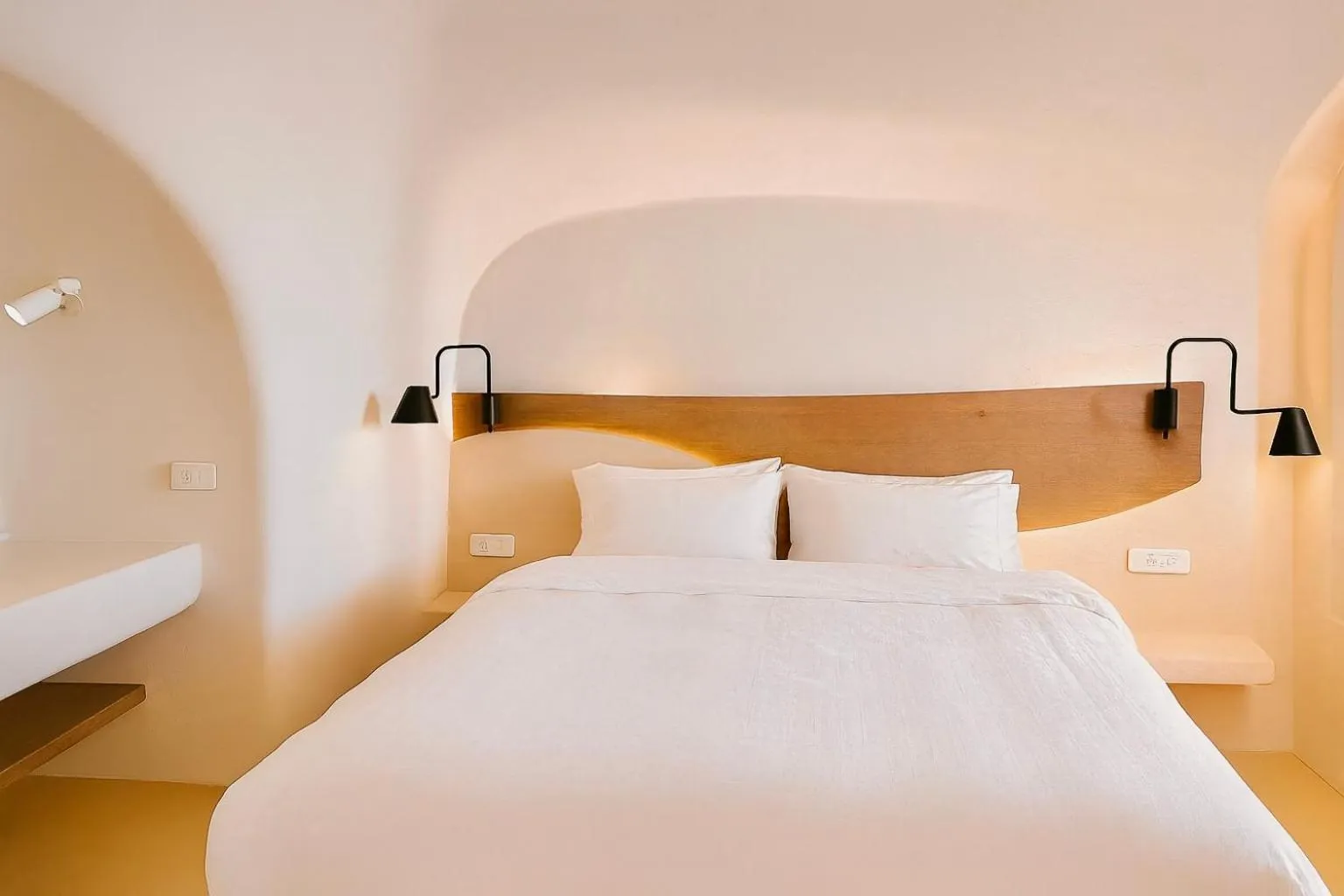 Bedroom, Bed in Chic Hotel Santorini