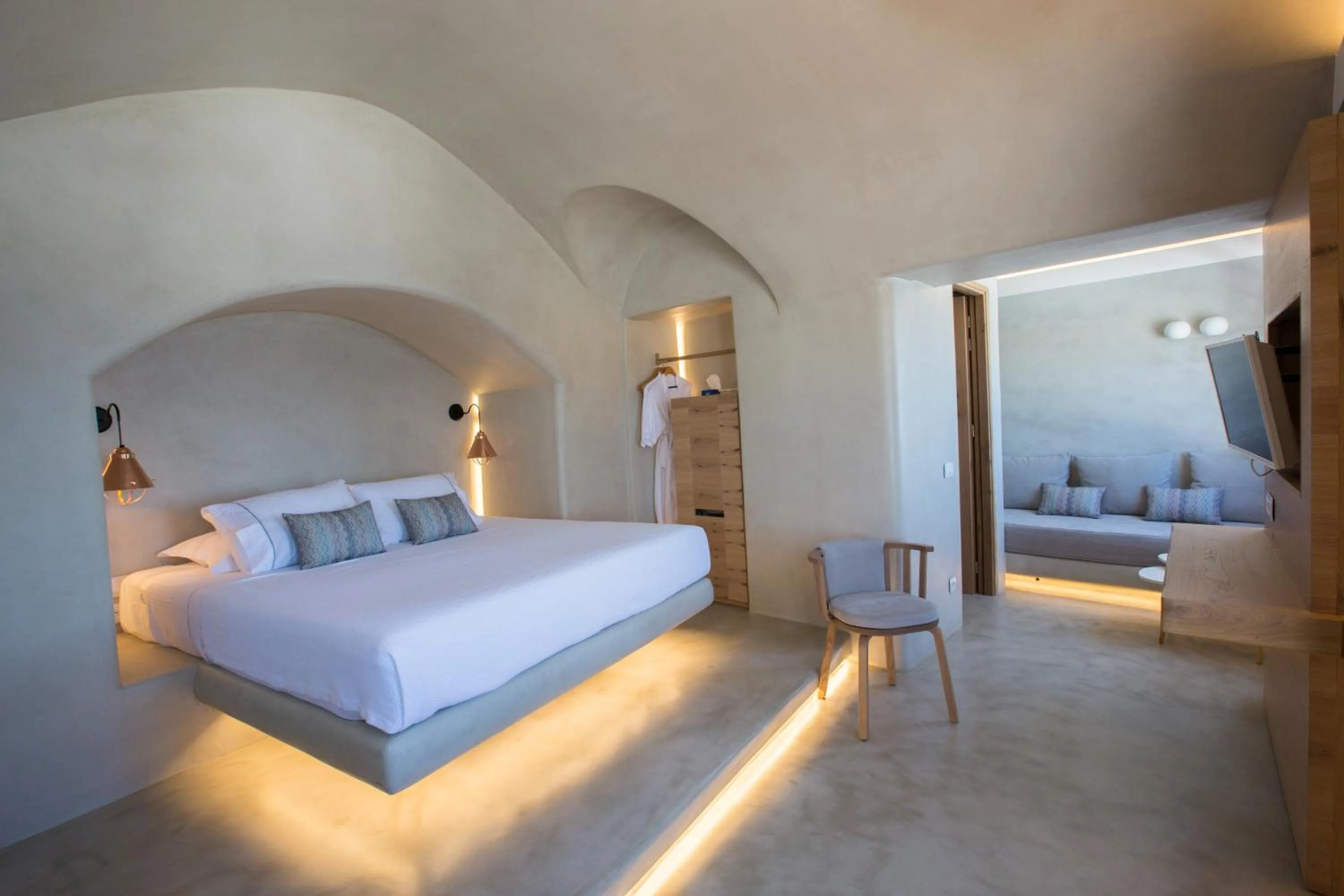 Deluxe  Suite with Caldera View in Chic Hotel Santorini