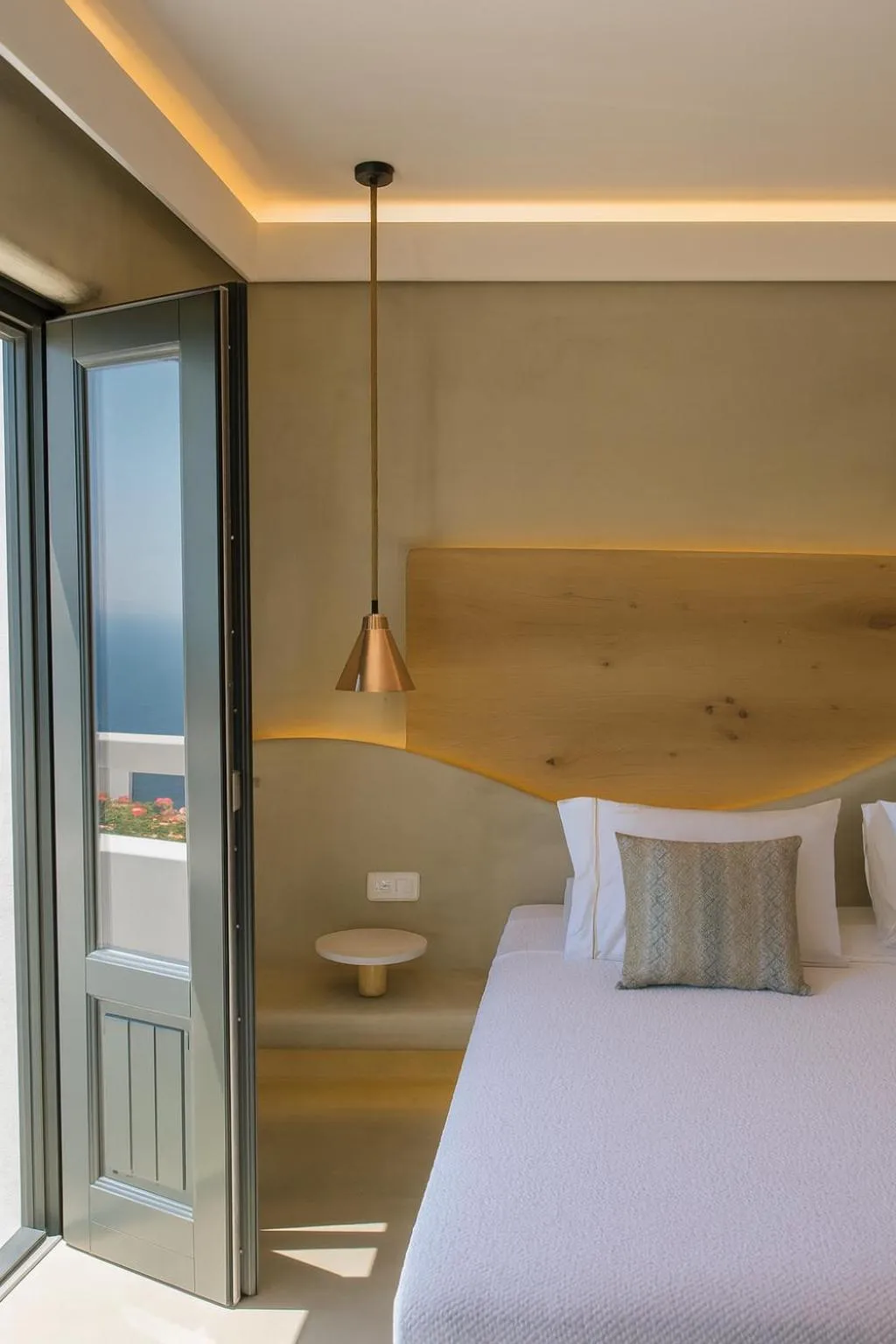 Photo of the whole room, Bed in Chic Hotel Santorini