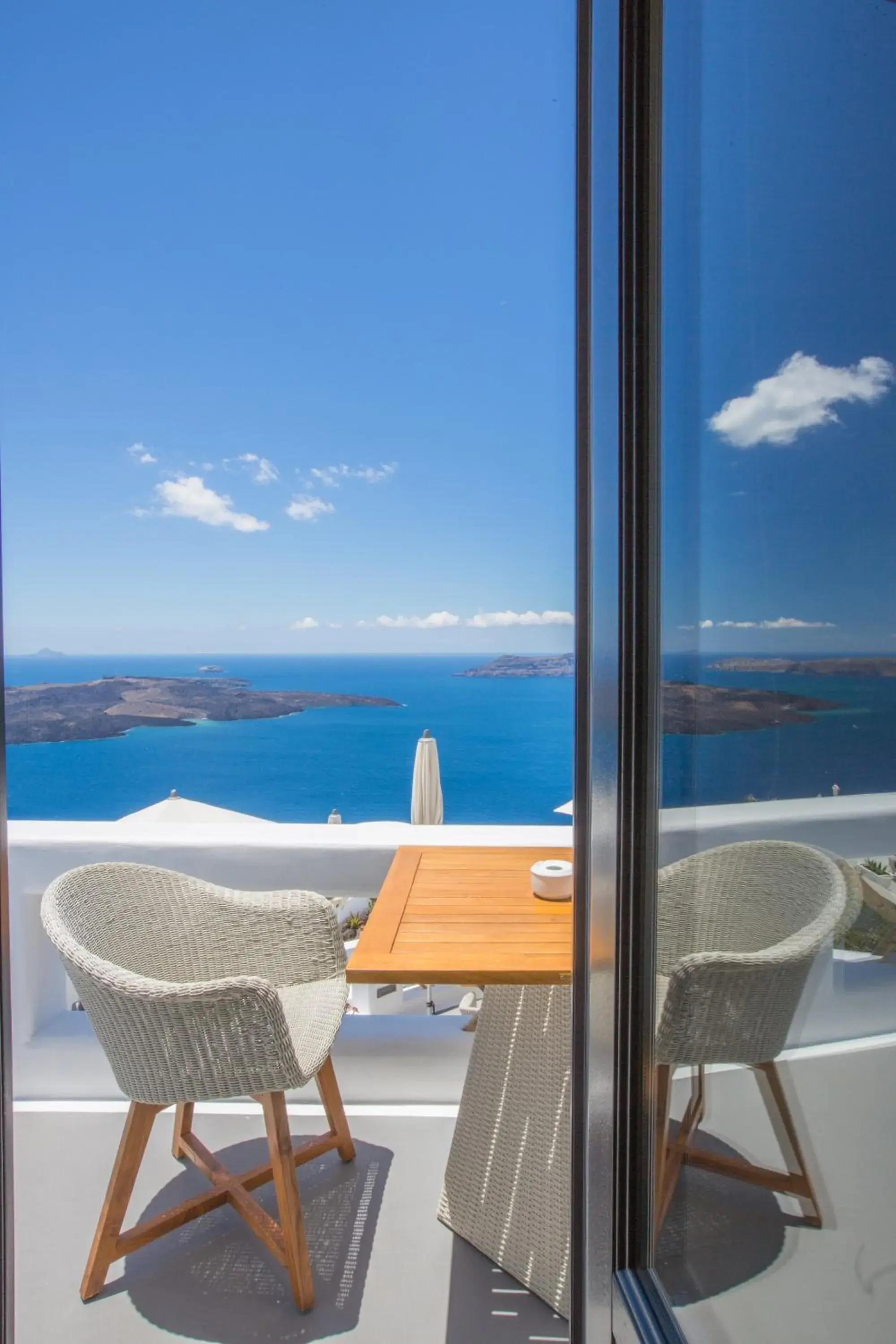 Deluxe Suite with Caldera View in Chic Hotel Santorini Deluxe Suite with Caldera View in Chic Hotel Santorini