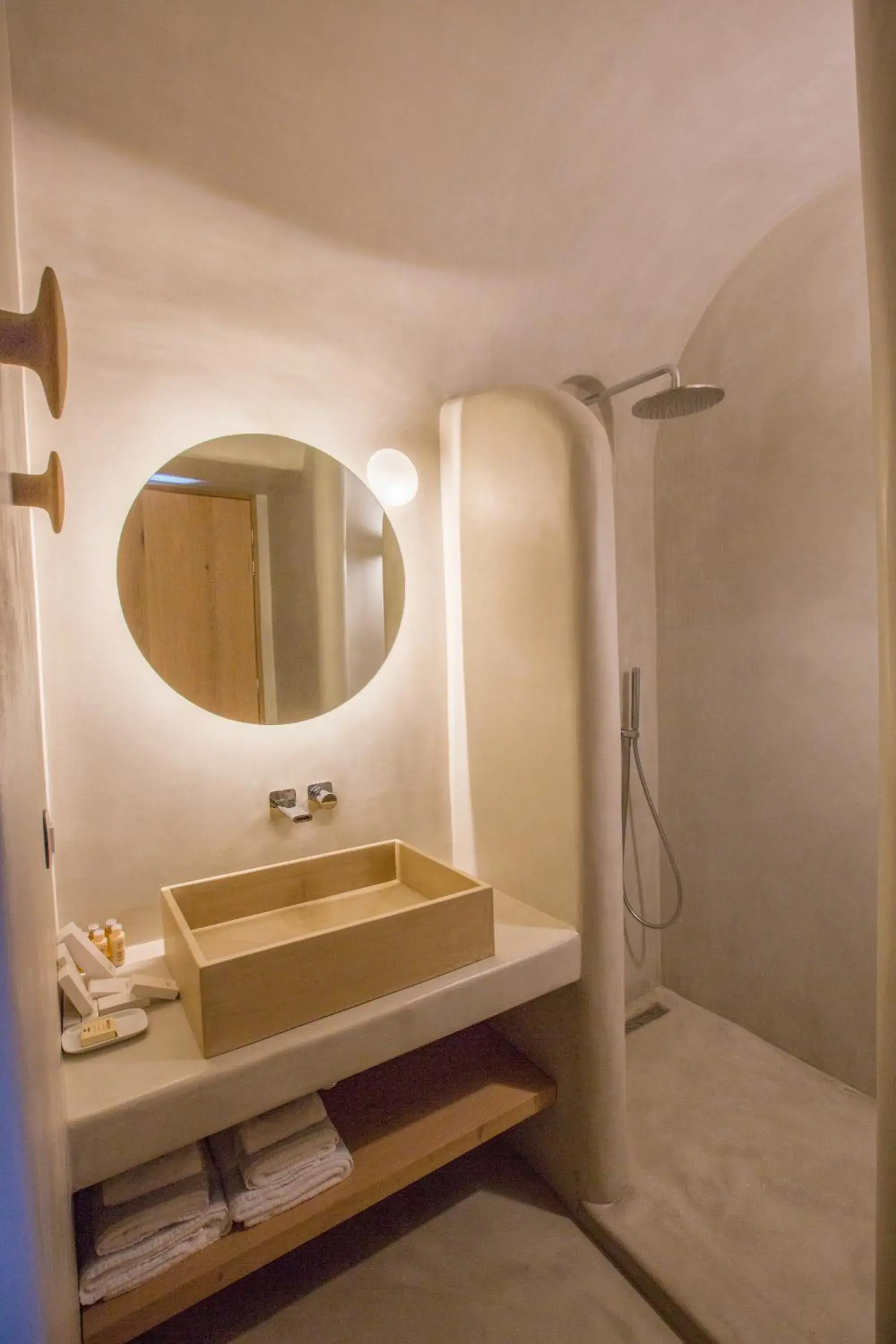 Deluxe Suite with Caldera View in Chic Hotel Santorini Deluxe Suite with Caldera View in Chic Hotel Santorini